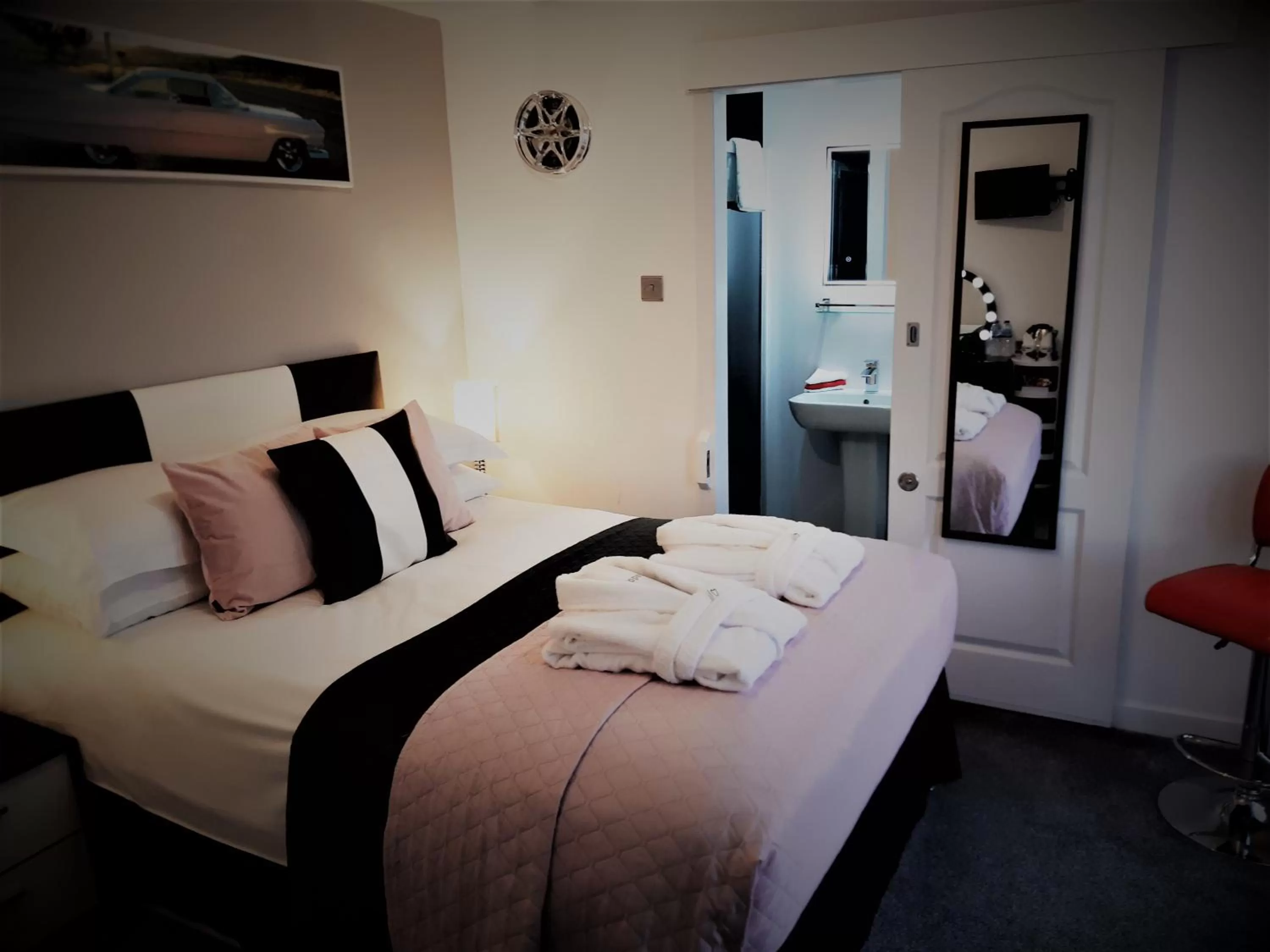 Bed in Cadillac Kustomz Hotel