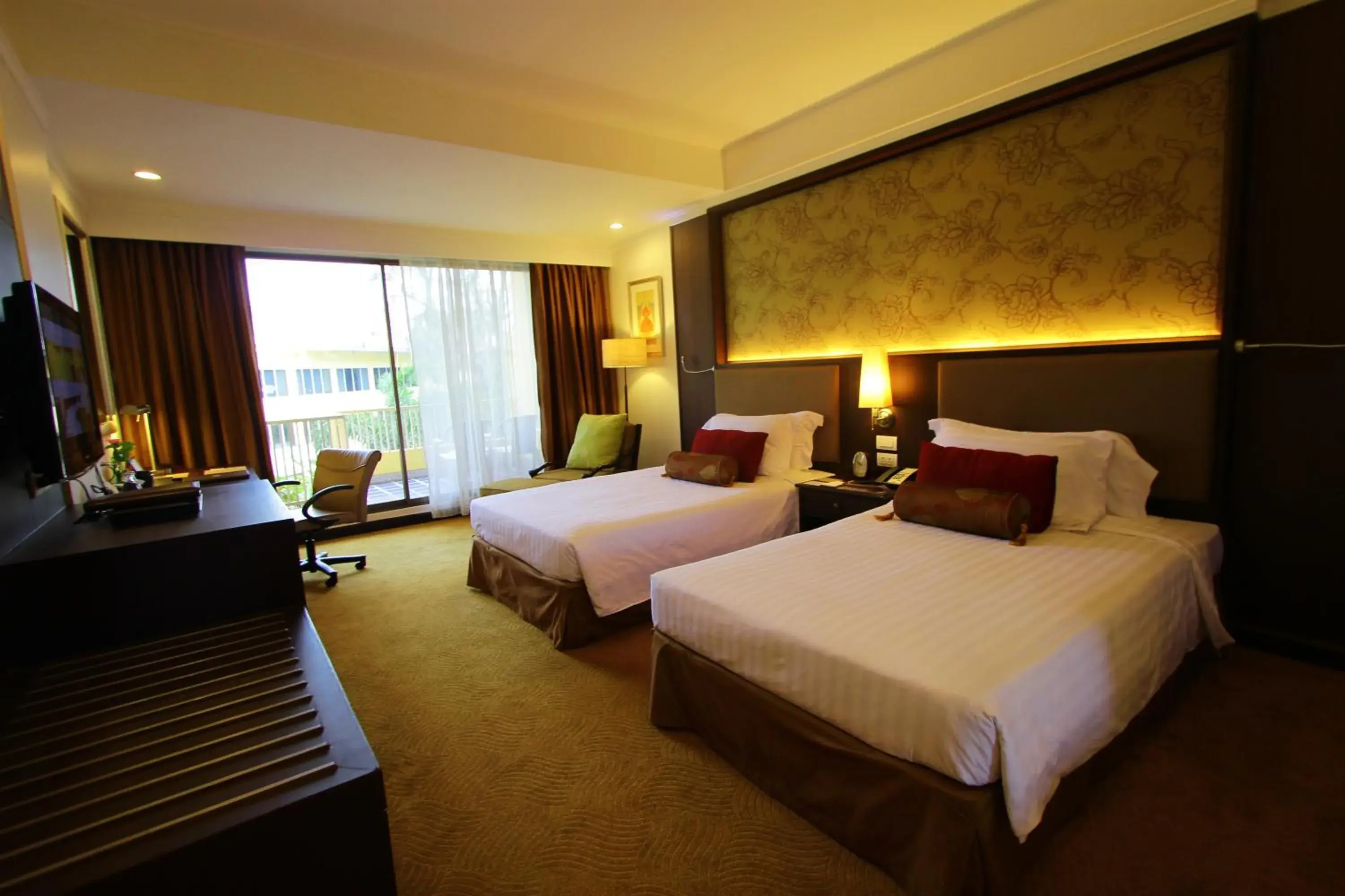 Photo of the whole room, Bed in Dusit Thani Pattaya - SHA Extra Plus