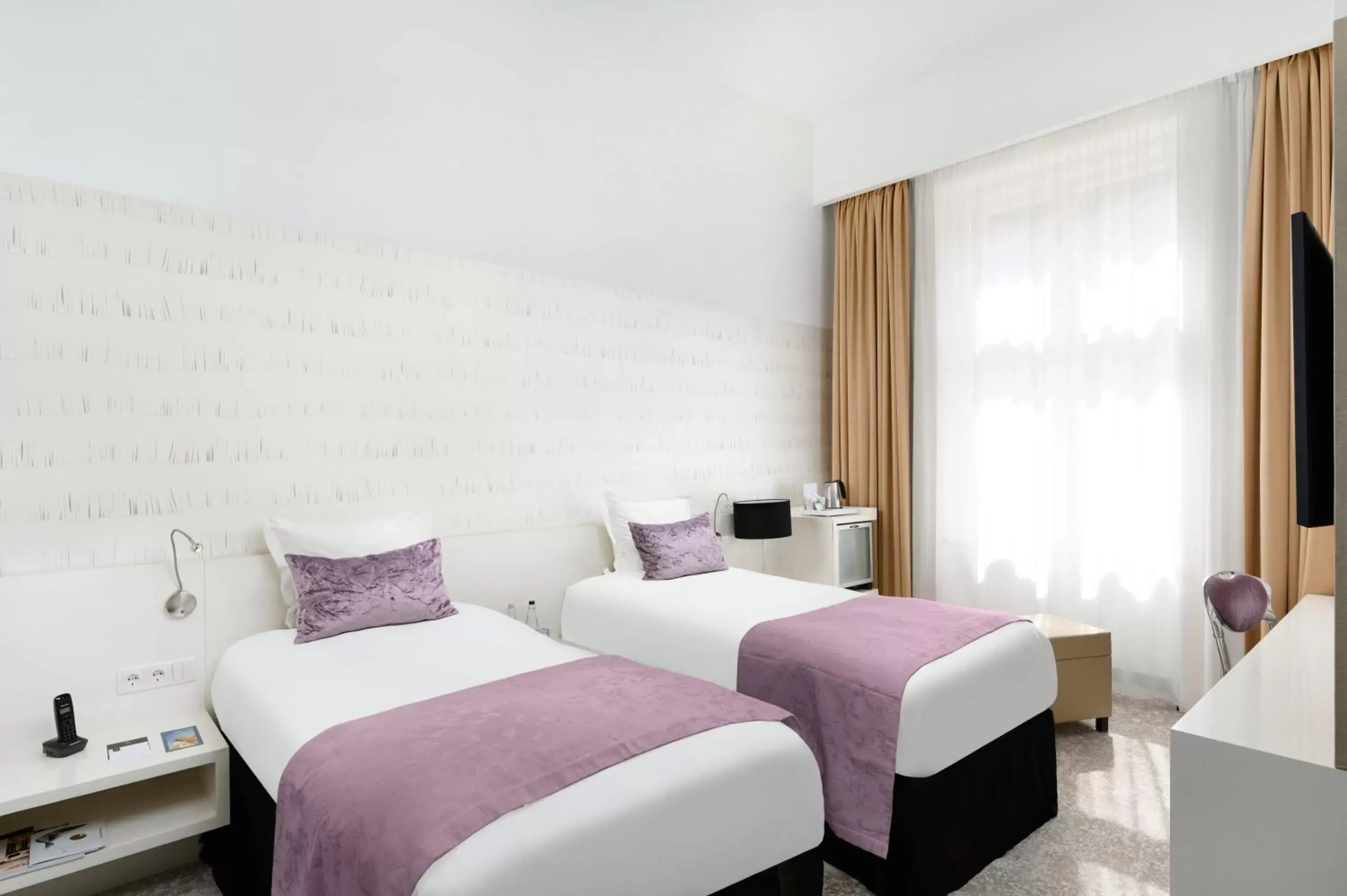 Classic Room with 2 Single Beds in Hotel Nemzeti Budapest - MGallery