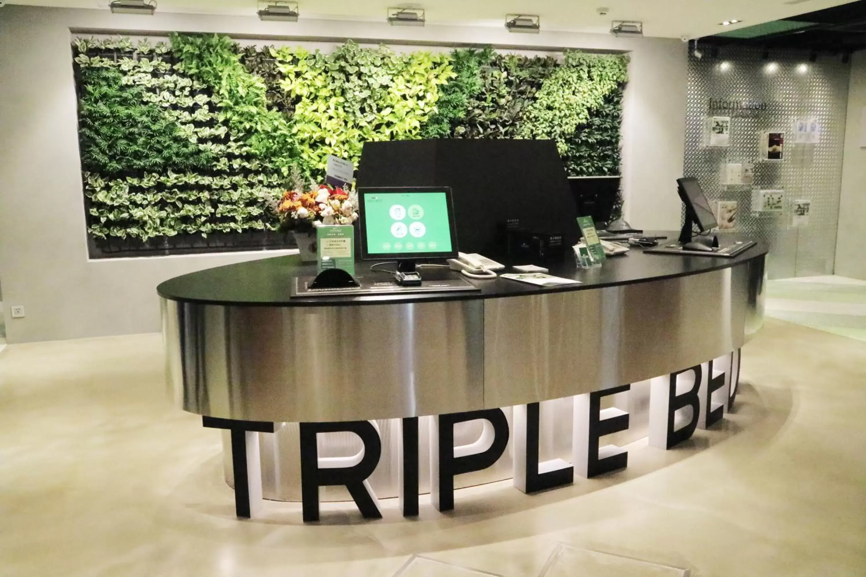 Lobby or reception in Green World Triple Beds
