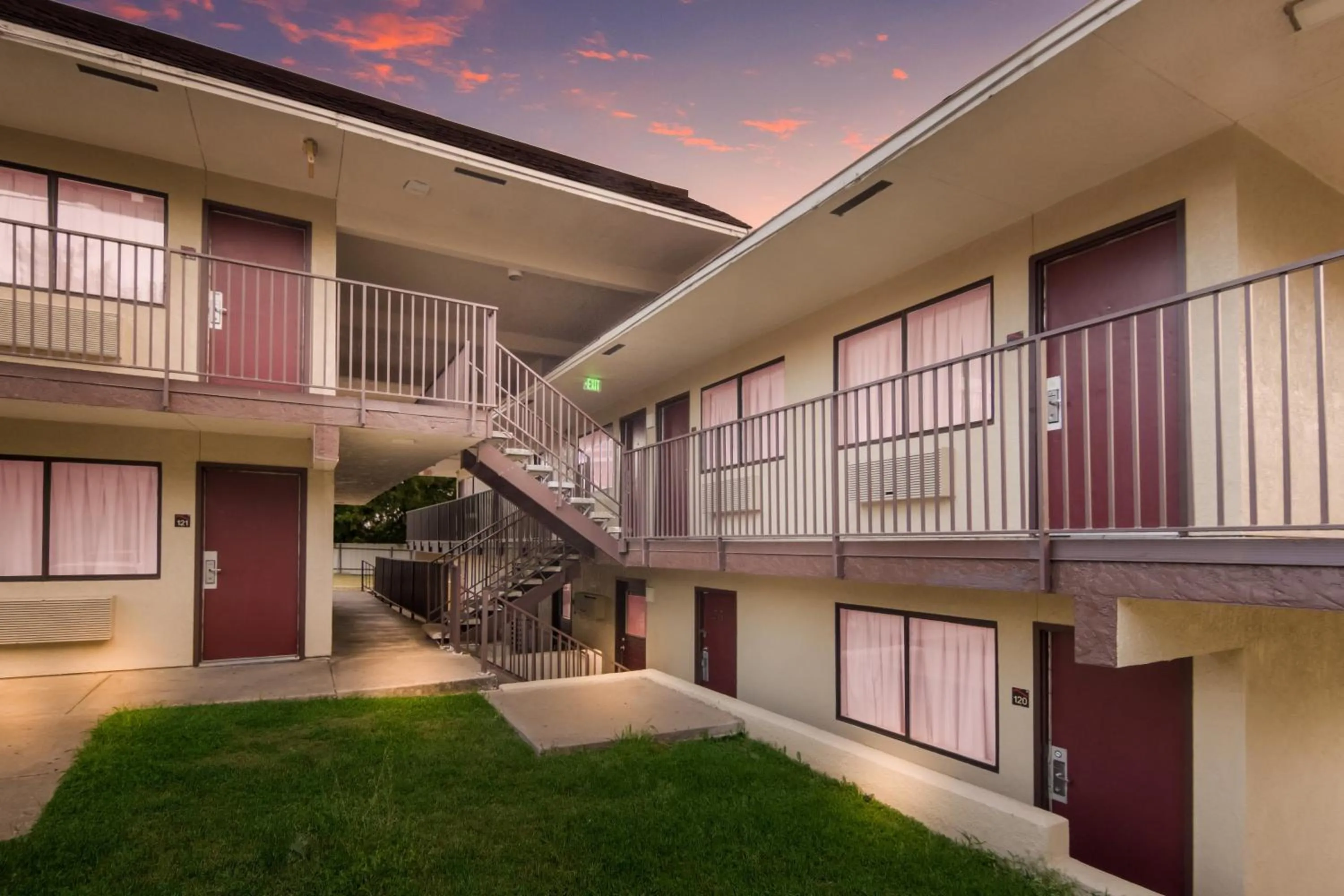 Property building in Red Roof Inn Fort Worth South
