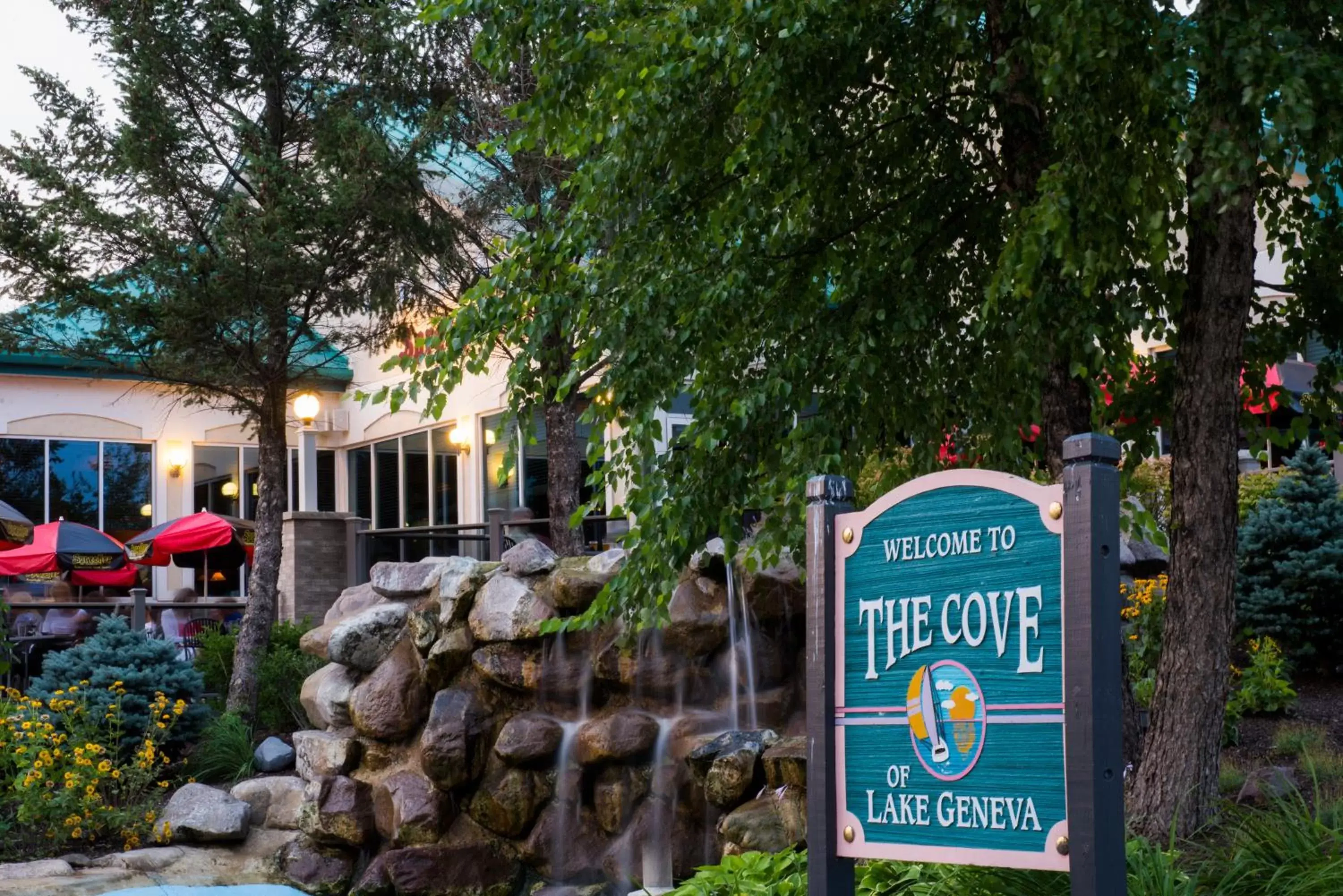 Facade/entrance, Property Building in The Cove of Lake Geneva