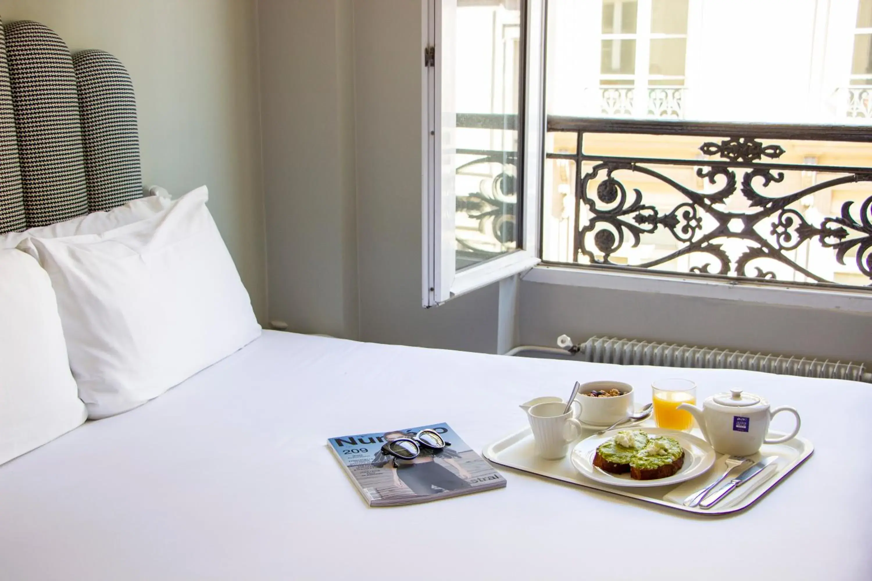 Continental breakfast, Bed in Hotel Paradis