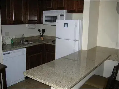 Kitchen or kitchenette, Kitchen/Kitchenette in Staybridge Suites Indianapolis-Airport, an IHG Hotel