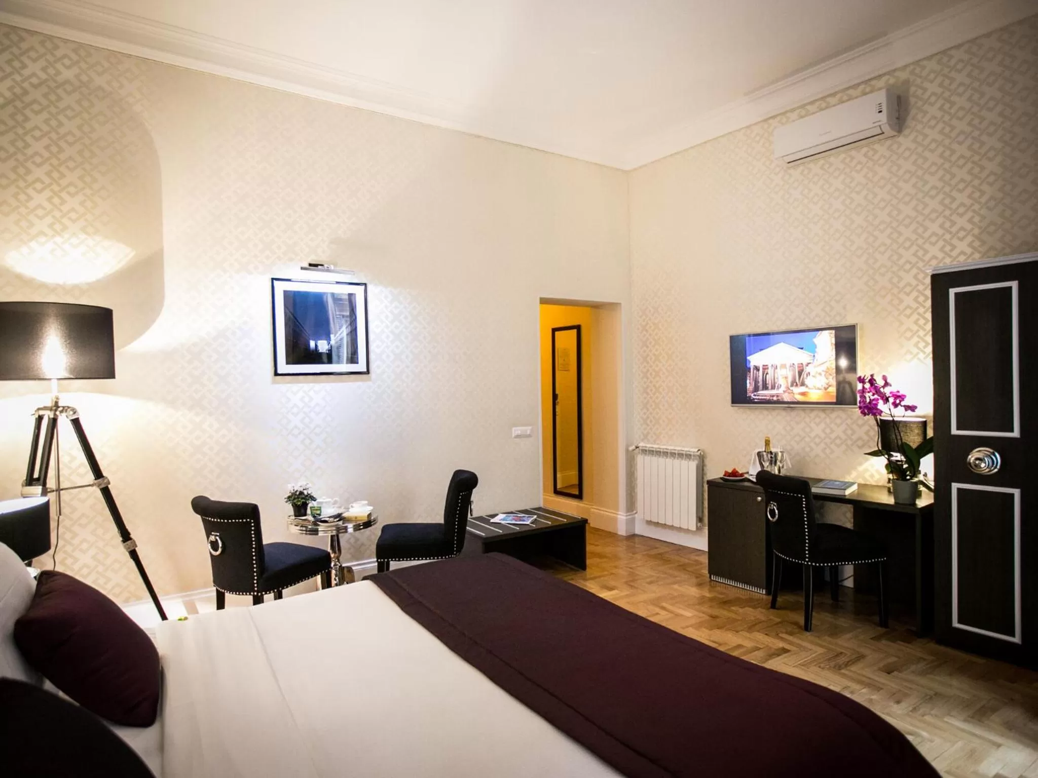 Photo of the whole room, Bed in Minerva Relais