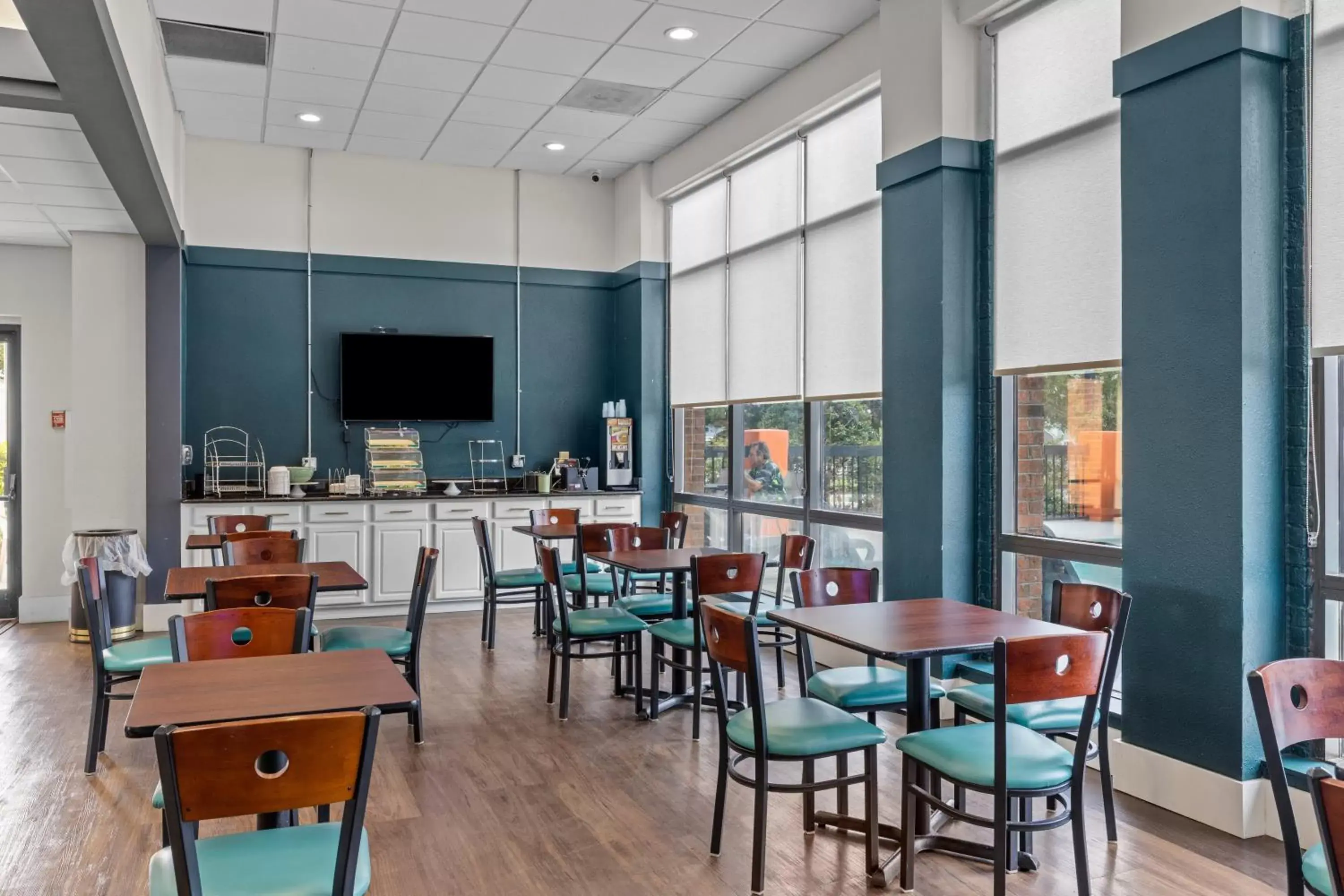 Breakfast in Garnet Inn & Suites, Morehead City near Atlantic Beach Breakfast in Garnet Inn & Suites, Morehead City near Atlantic Beach