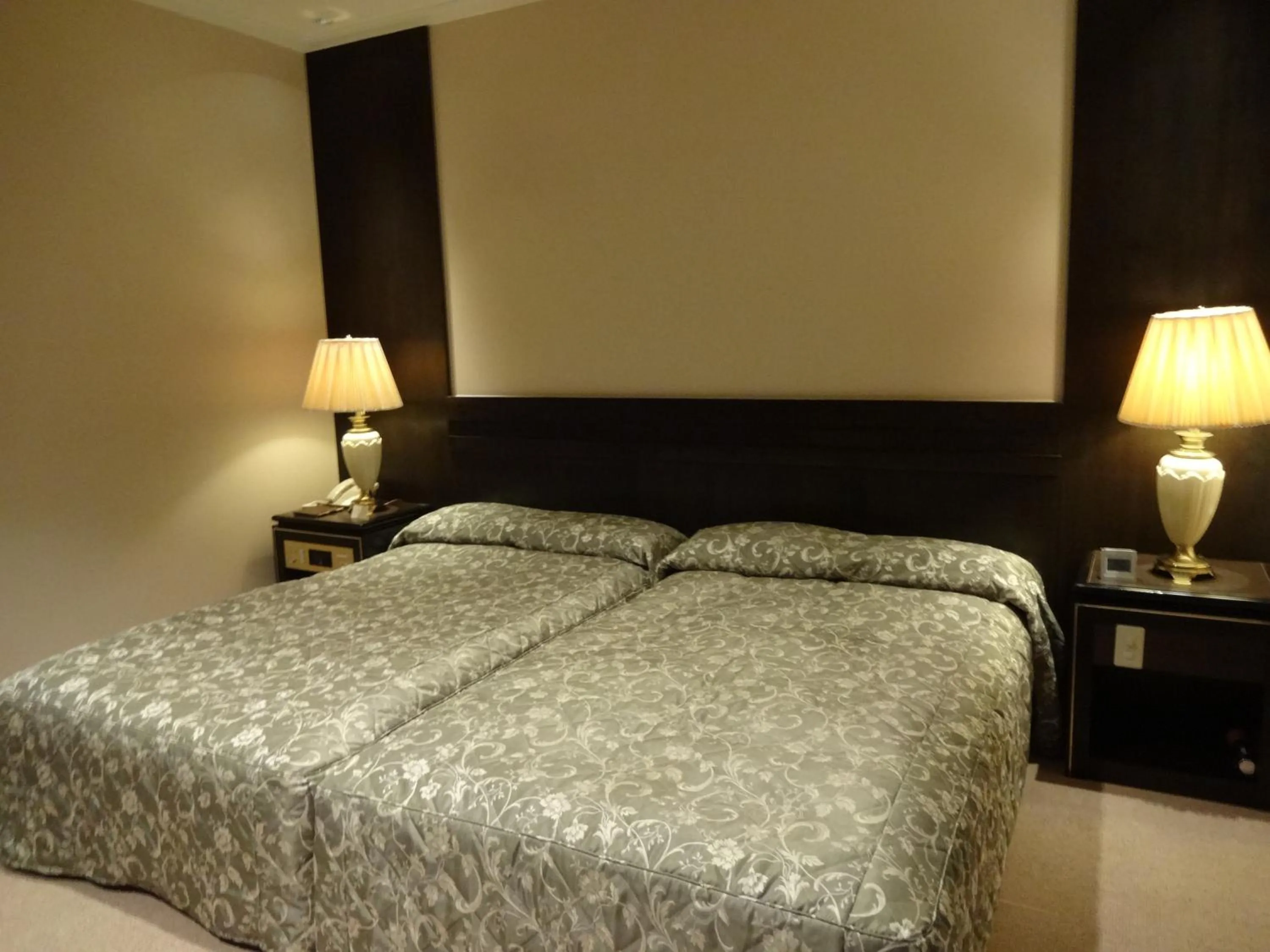 Bed in Kyu Karuizawa Hotel Otowa No Mori