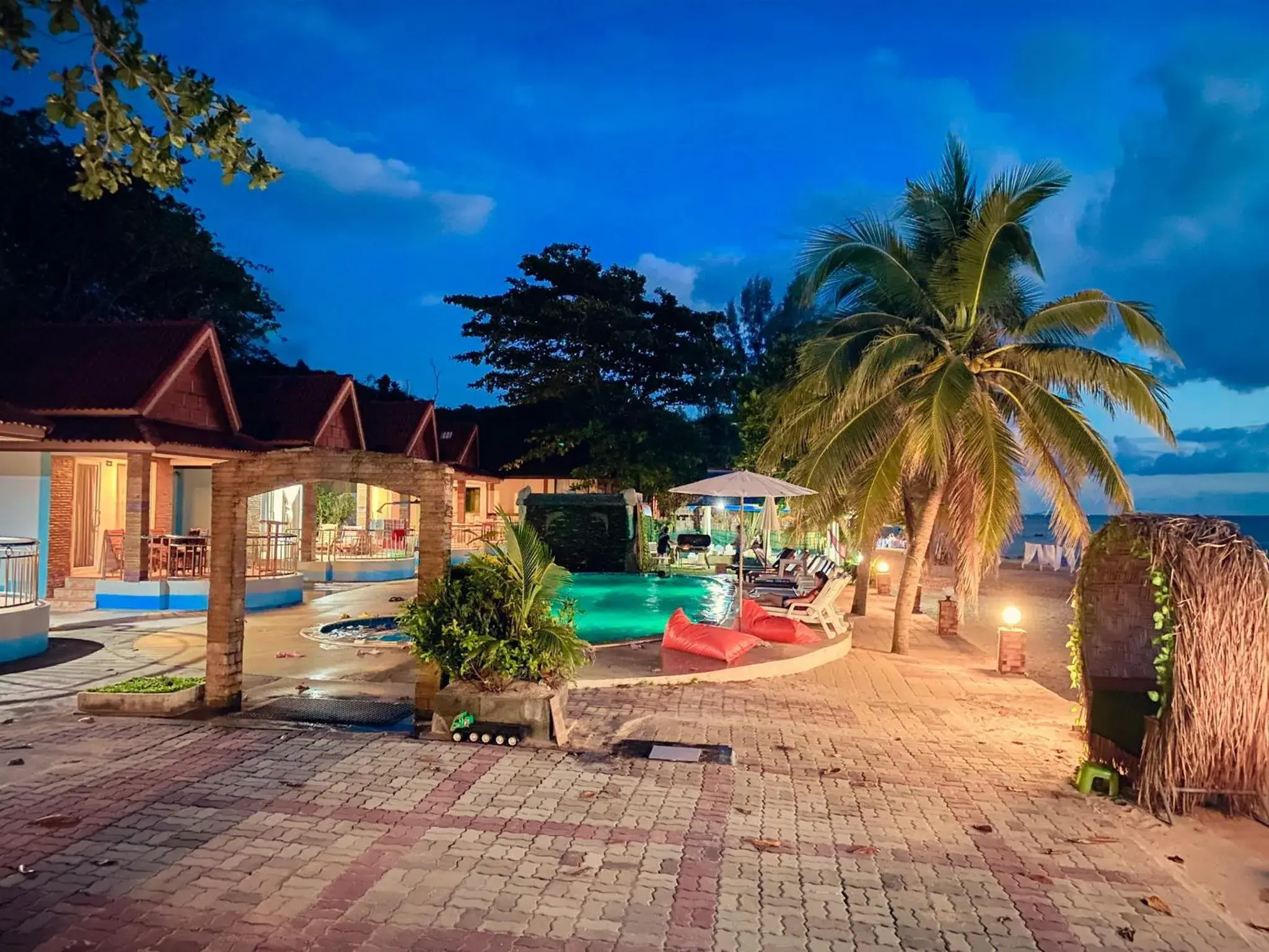 Swimming Pool in Lanta Paradise Beach Resort