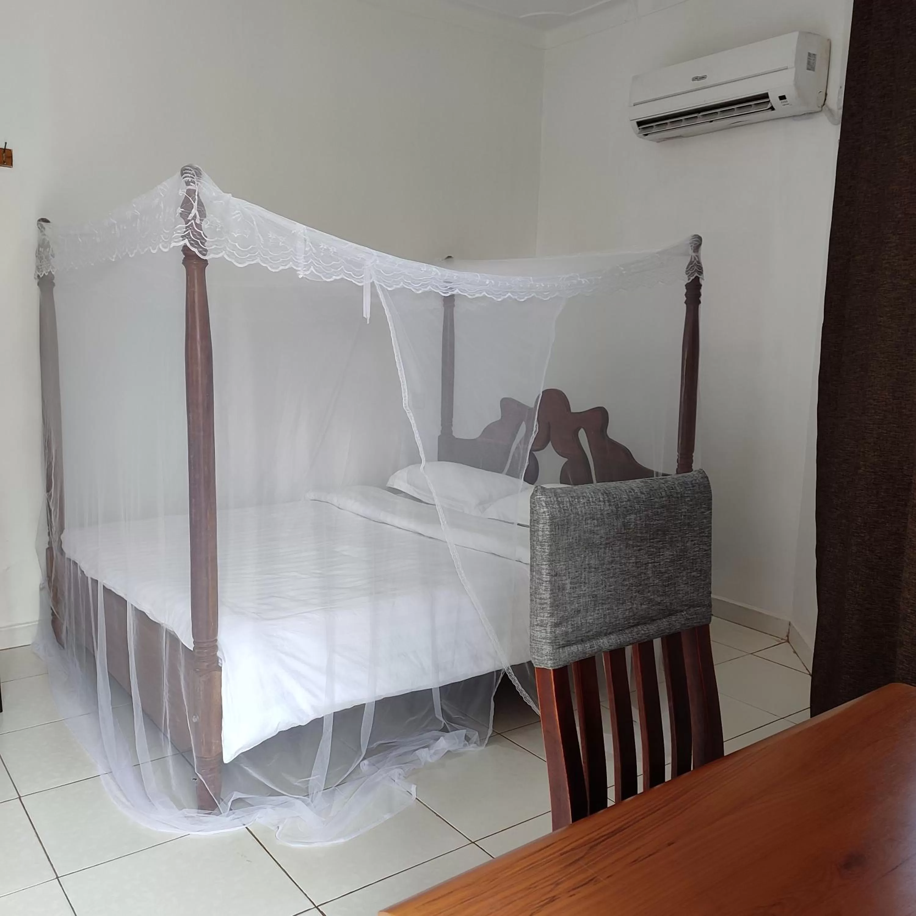 Bedroom, Bed in Northern Pearl