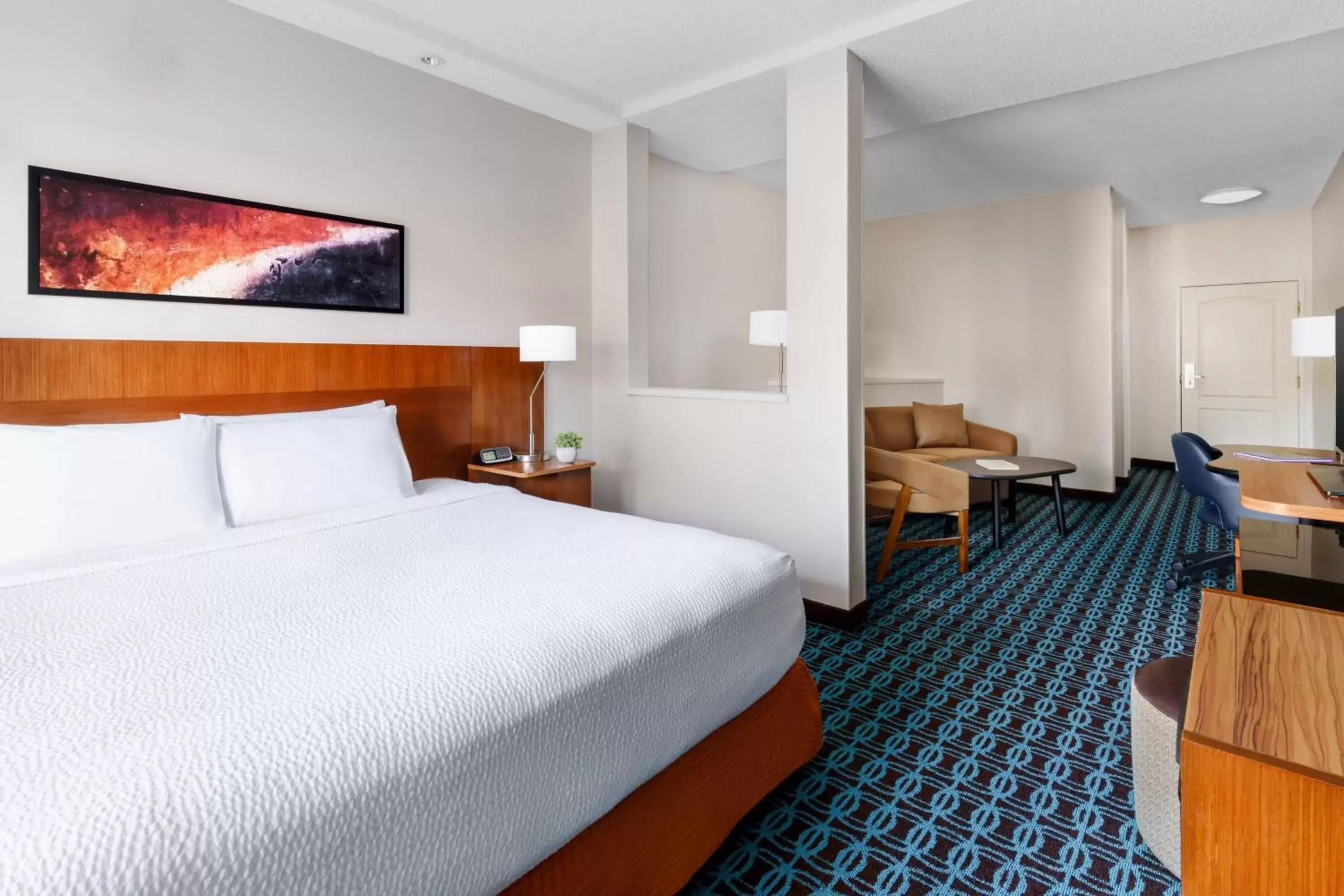 Photo of the whole room, Bed in Fairfield Inn and Suites by Marriott Houston The Woodlands