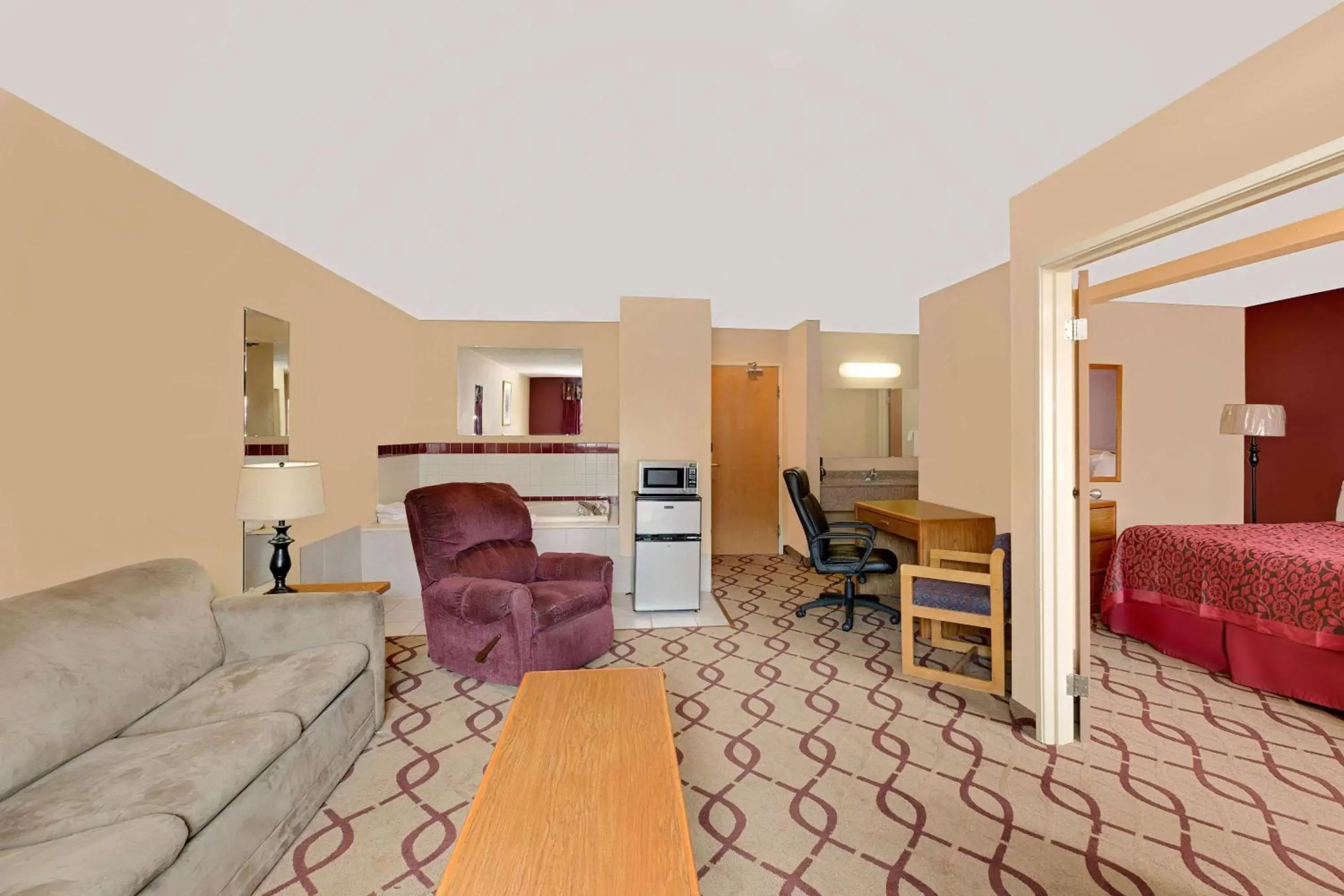 Photo of the whole room, Seating Area in Days Inn by Wyndham North Sioux City