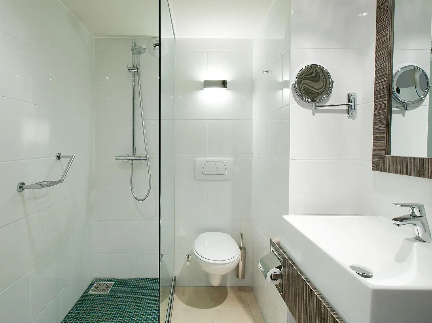 Shower, Bathroom in Carlton Beach