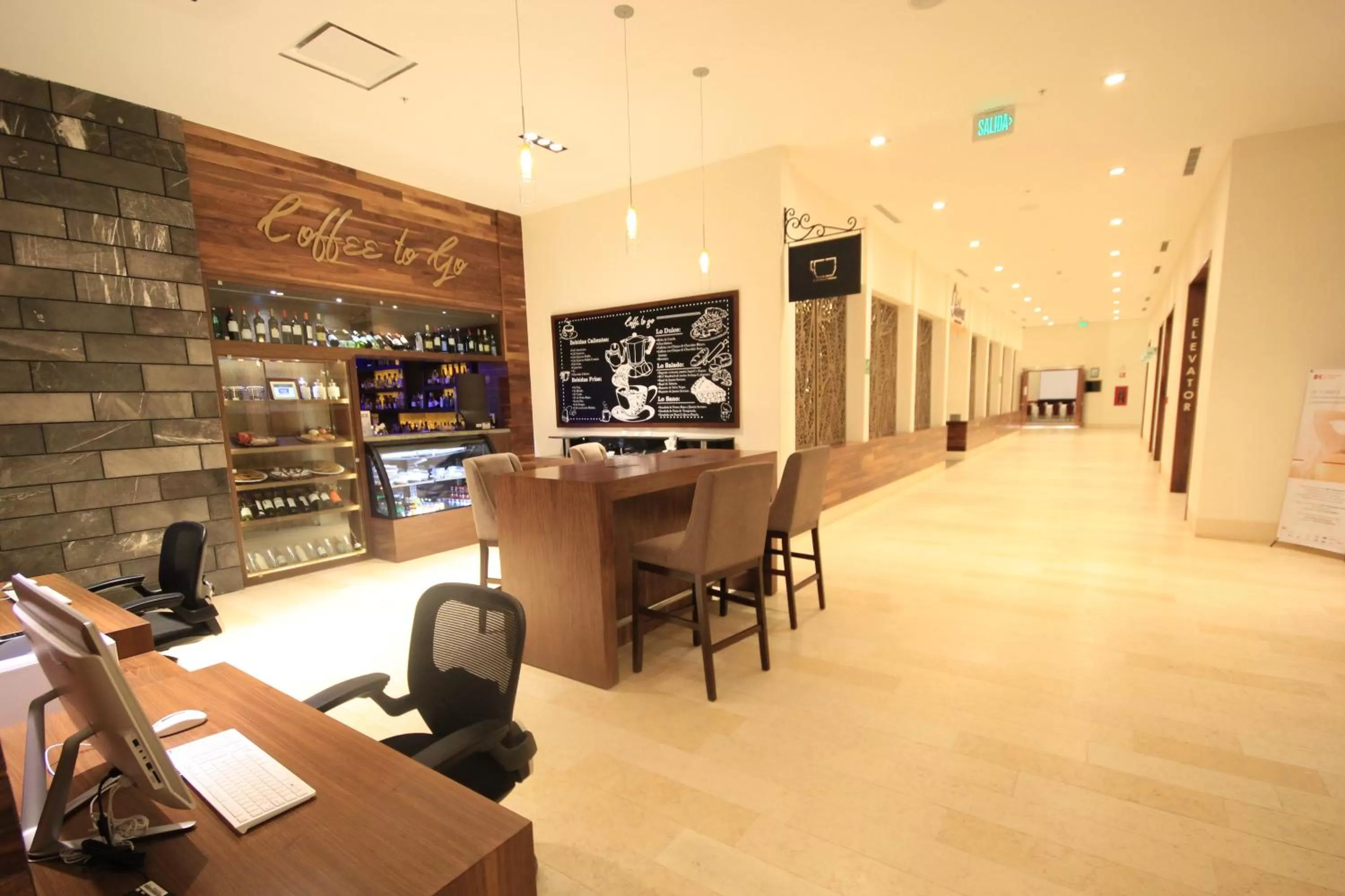 Lobby or reception in Holiday Inn & Suites Plaza Mayor by IHG