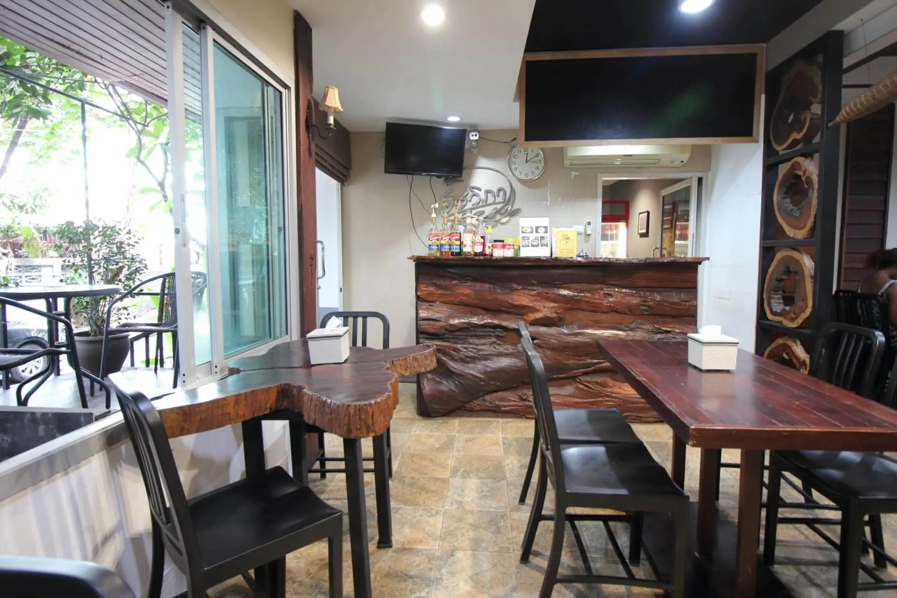 Dining area, Restaurant/Places to Eat in Super OYO Capital O 564 Nature Boutique Hotel