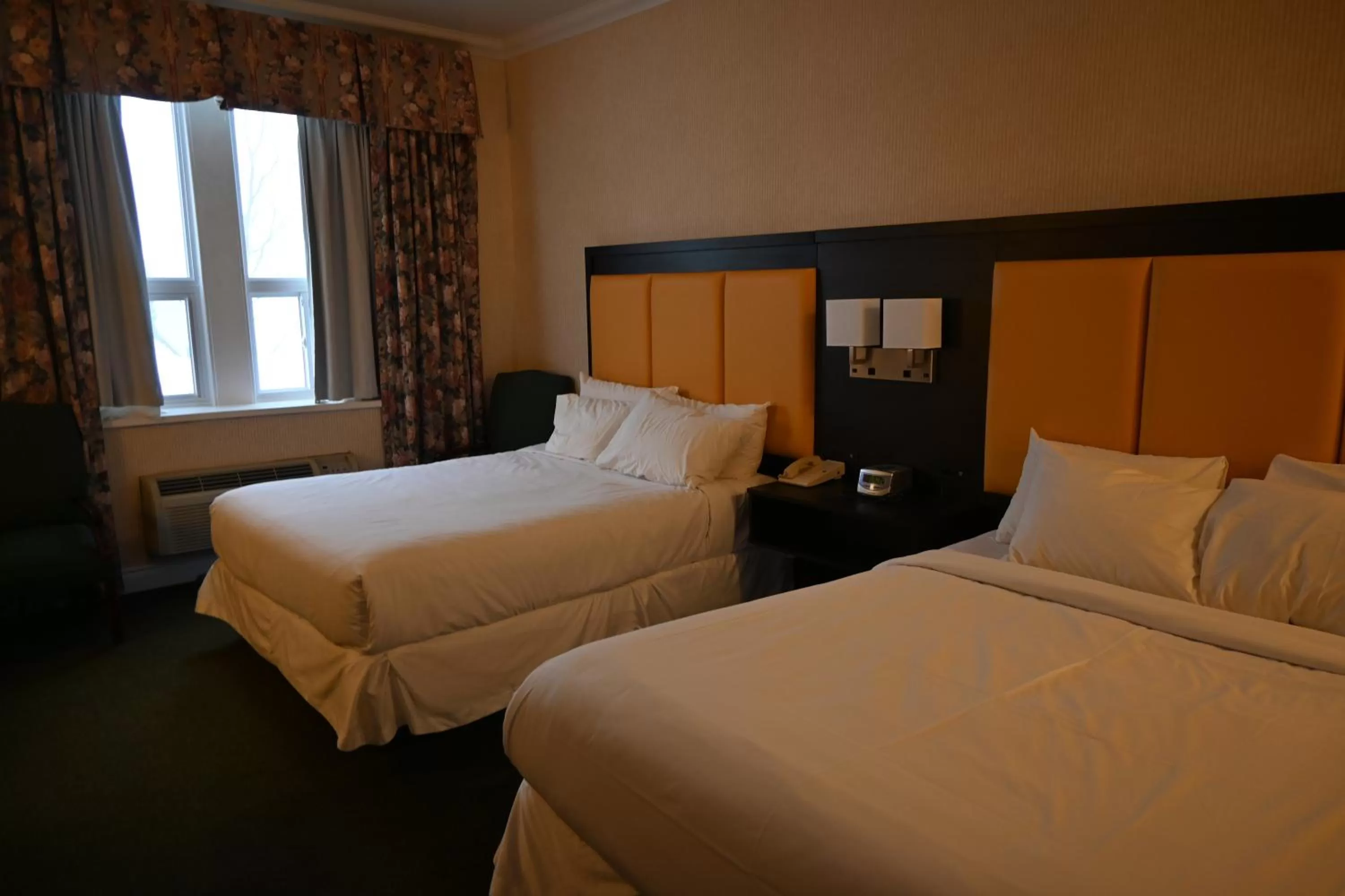 Bed in The Gananoque Inn