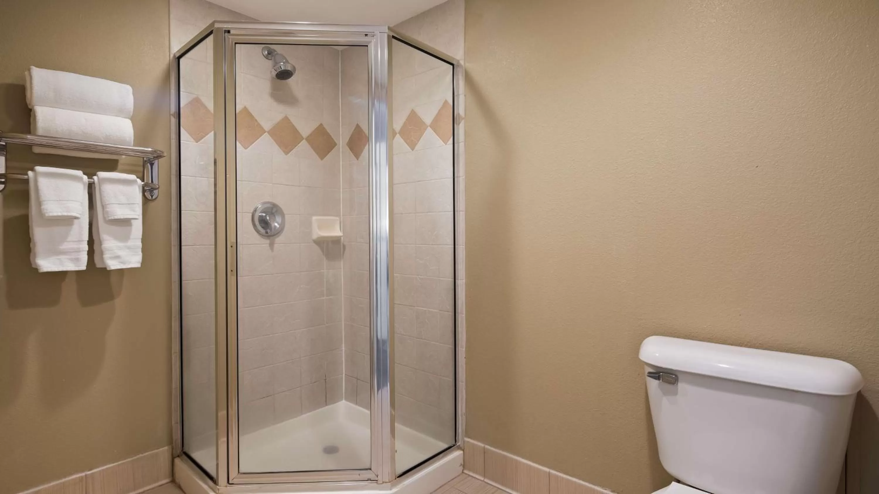 Bathroom in Best Western Crossroads of the Bluffs