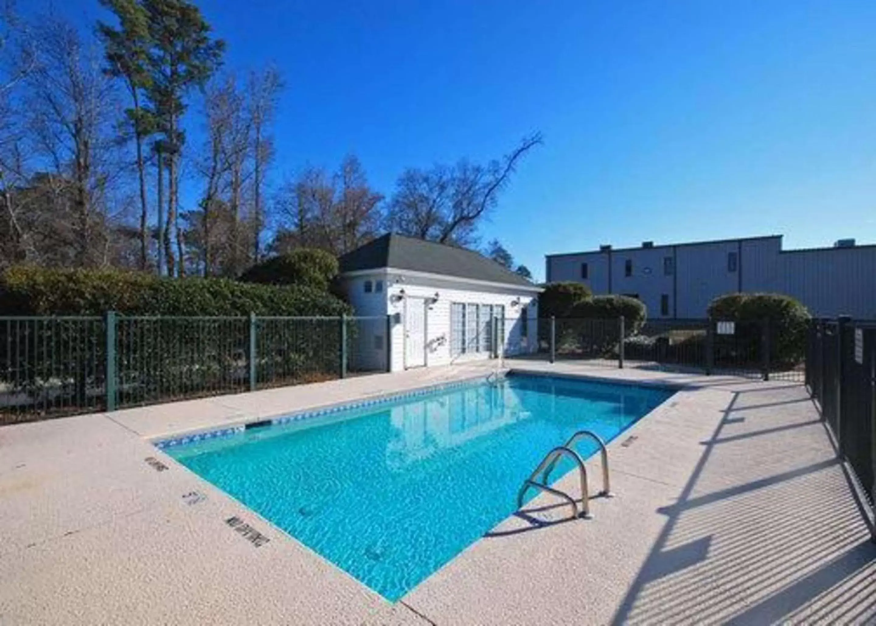 Swimming Pool in Quality Inn near Seymour Johnson AFB