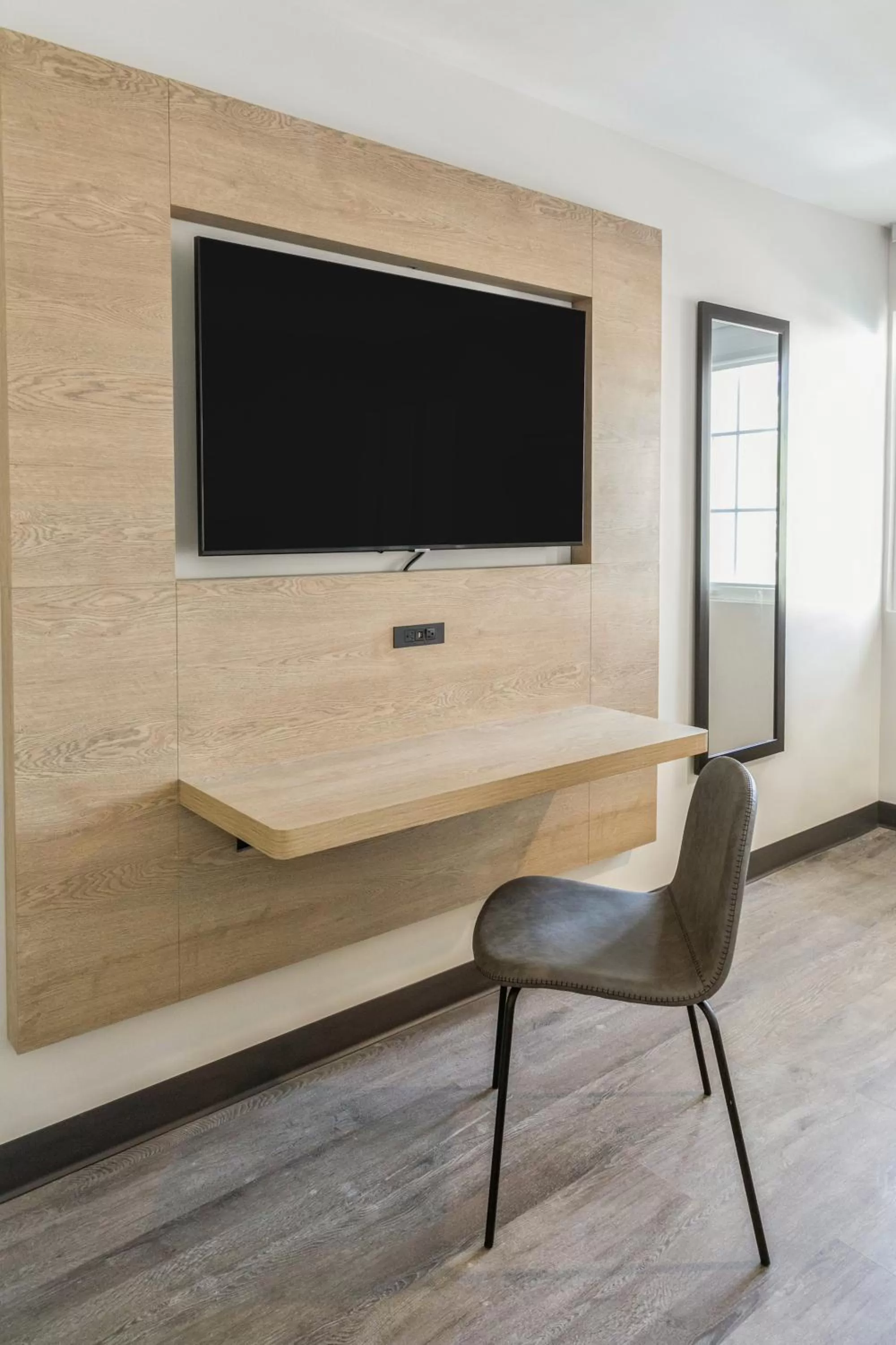 TV and multimedia in Kasa Niche Hotel Redwood City