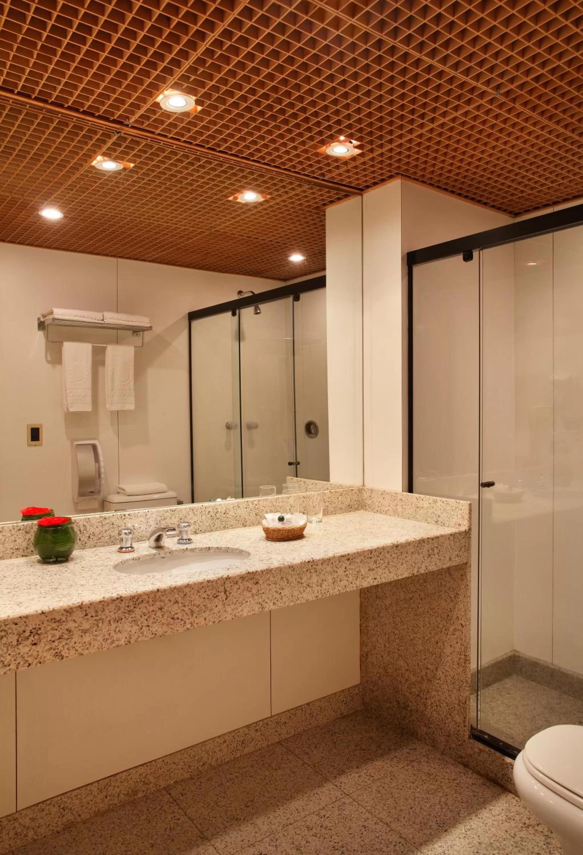 Bathroom in Mirasol Copacabana Hotel