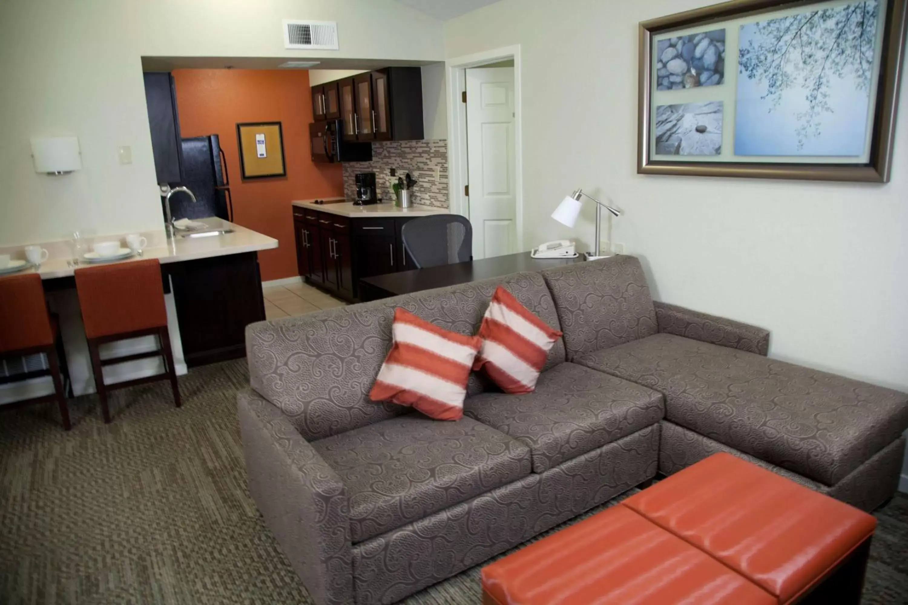 Living room, Seating Area in Sonesta ES Suites San Francisco Airport San Bruno