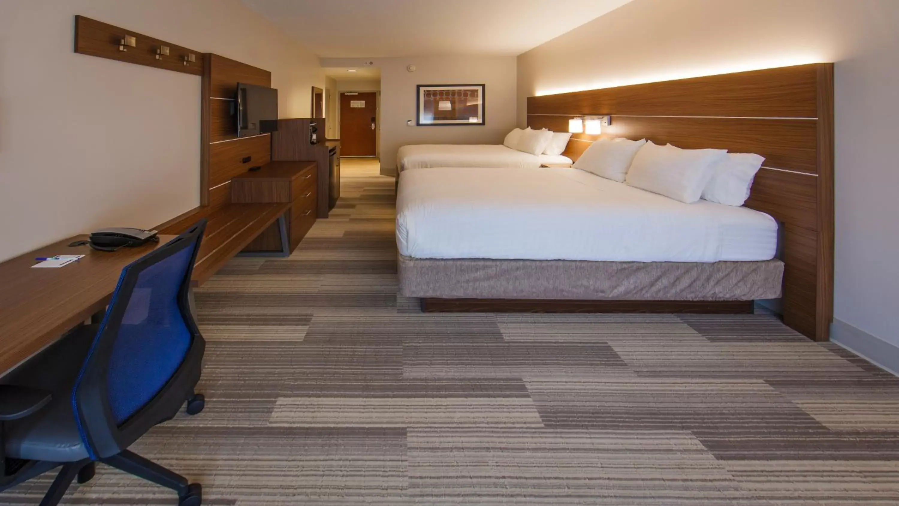 Photo of the whole room, Bed in Holiday Inn Express Gatlinburg Downtown, an IHG Hotel