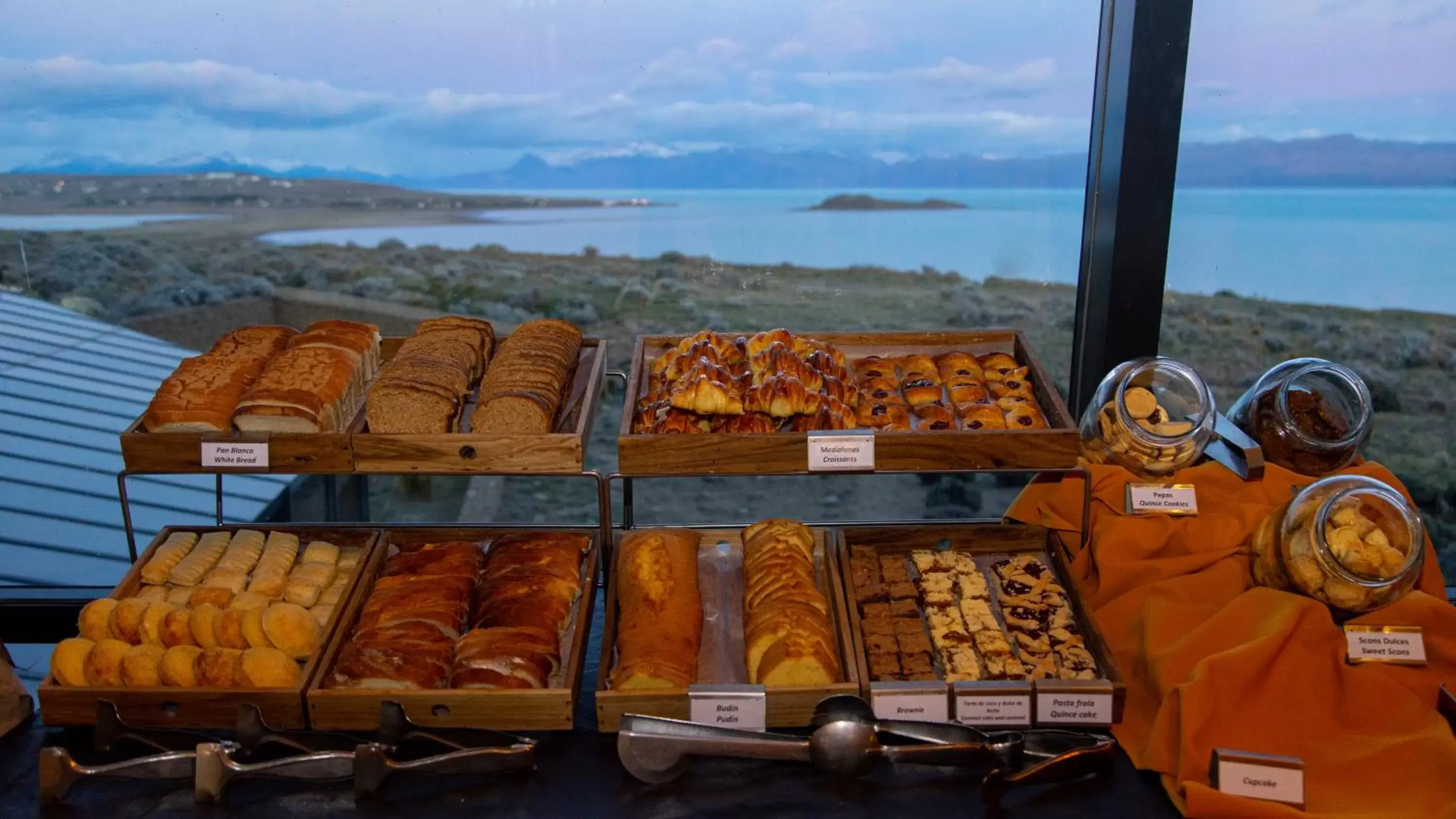 Breakfast in Design Suites Calafate