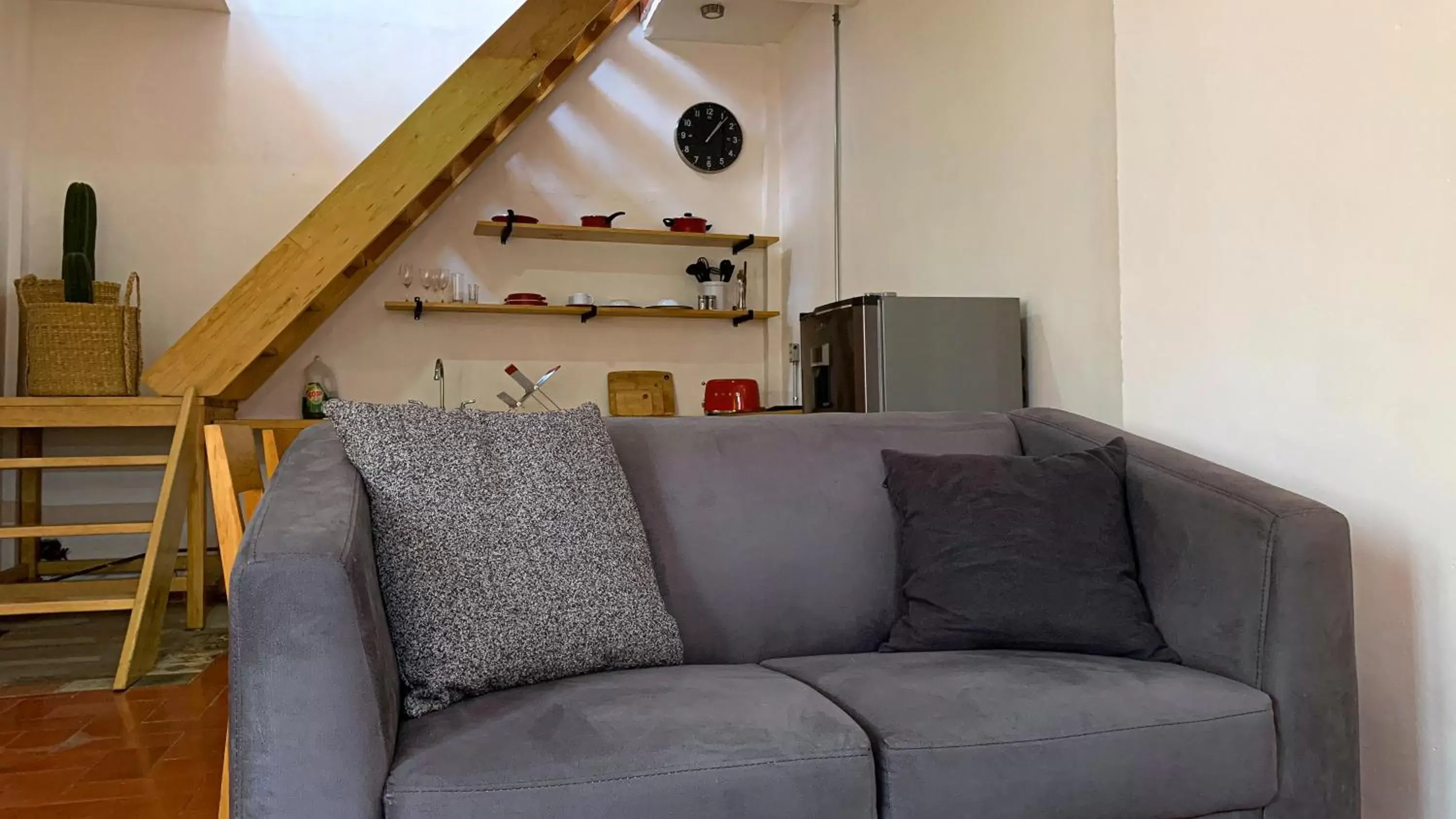 Kitchen or kitchenette, Seating Area in Agrado Guest House