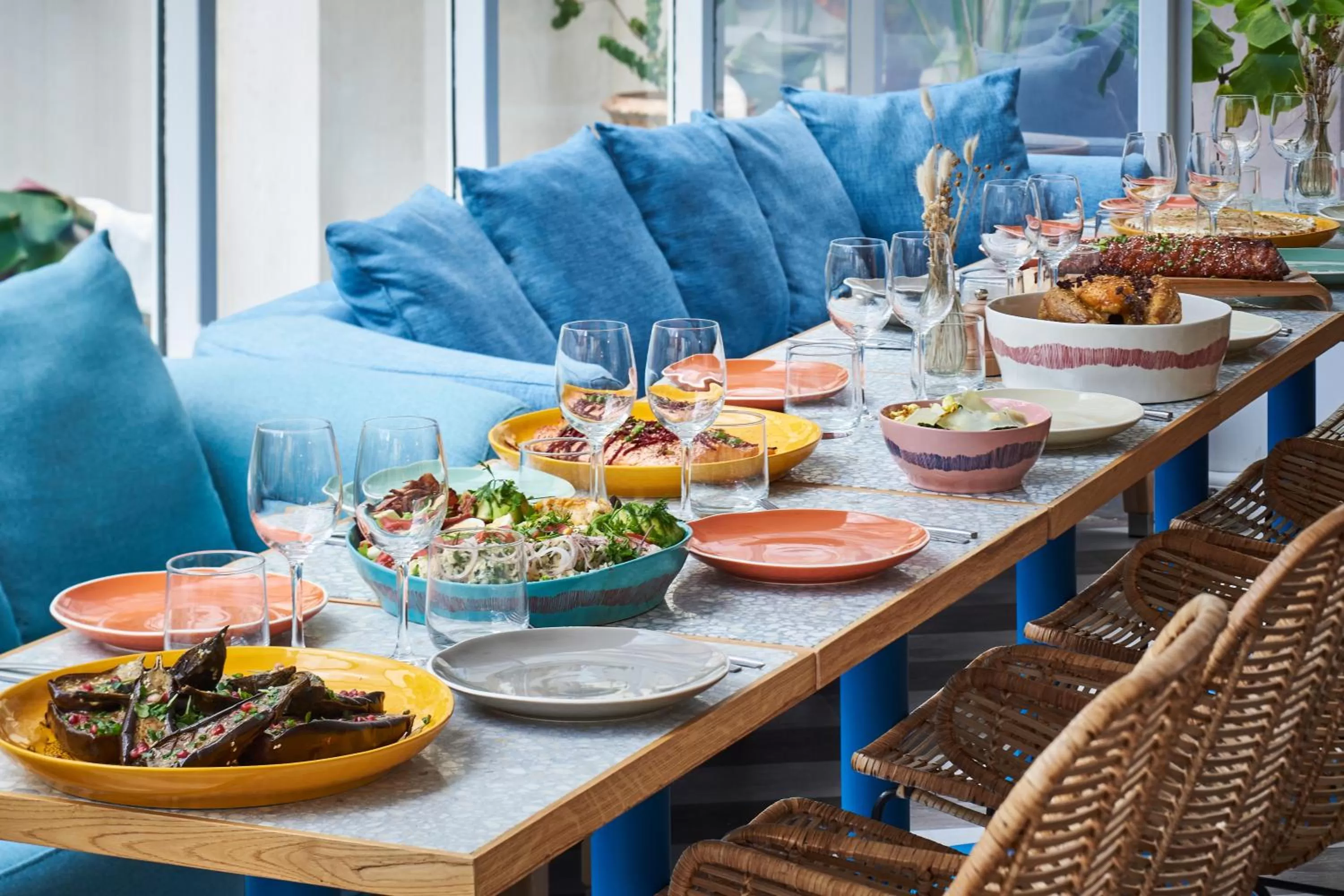 Restaurant/places to eat in Hôtel Chromatics & Restaurant Hill Club by HappyCulture