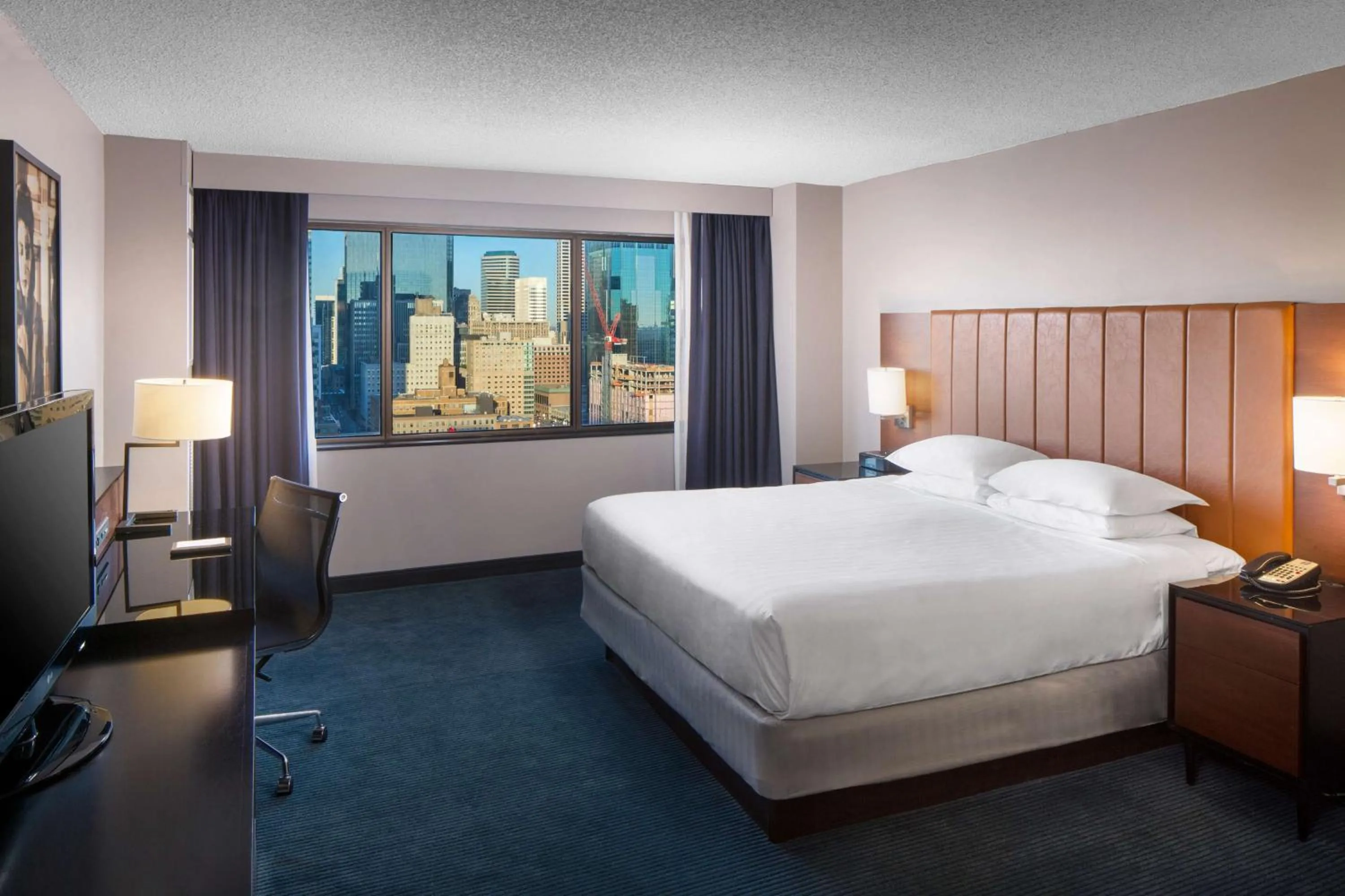 Photo of the whole room, Bed in Hyatt Regency Minneapolis