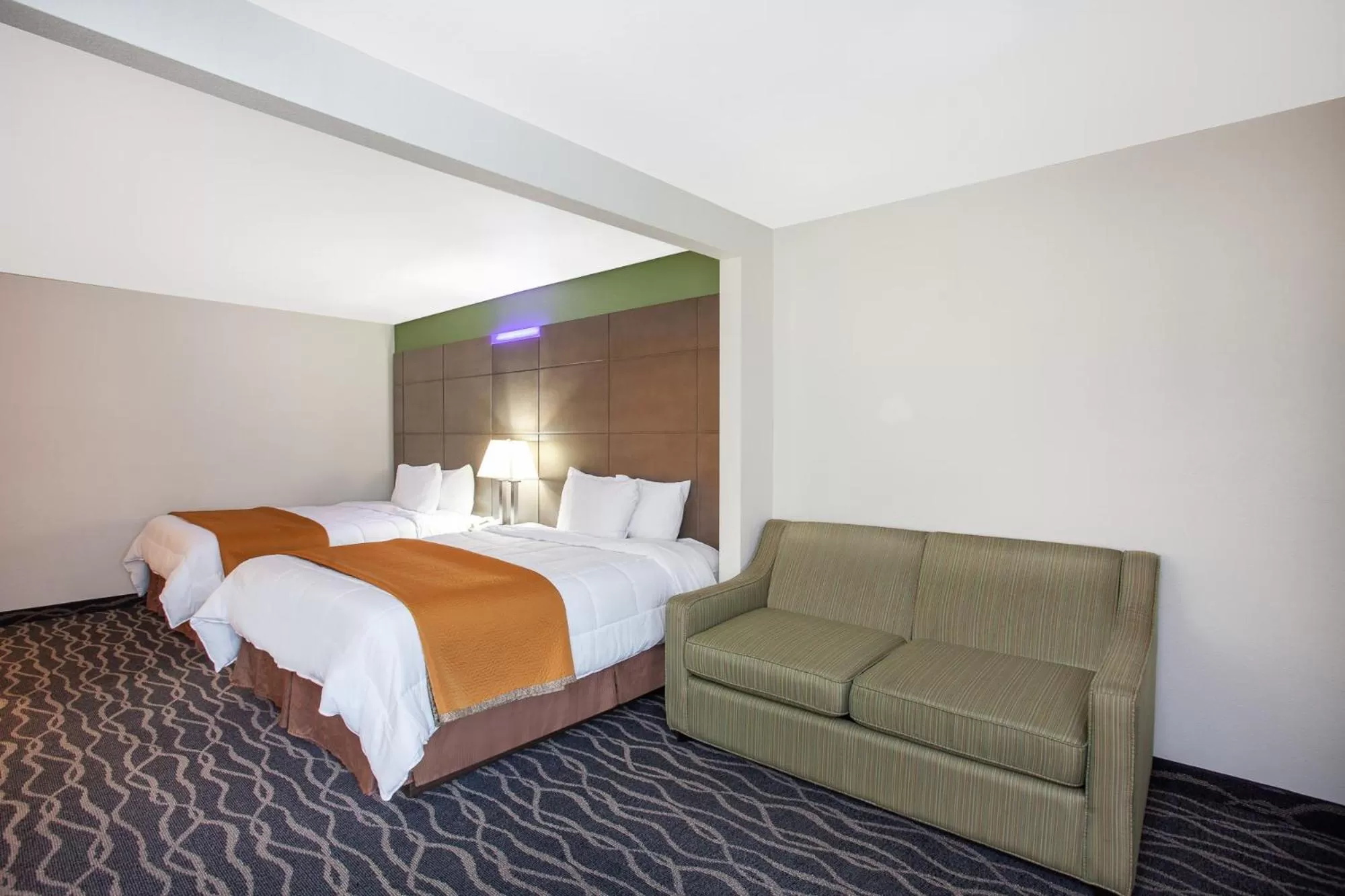 Bed in Travelodge Inn & Suites by Wyndham Anaheim on Disneyland Dr