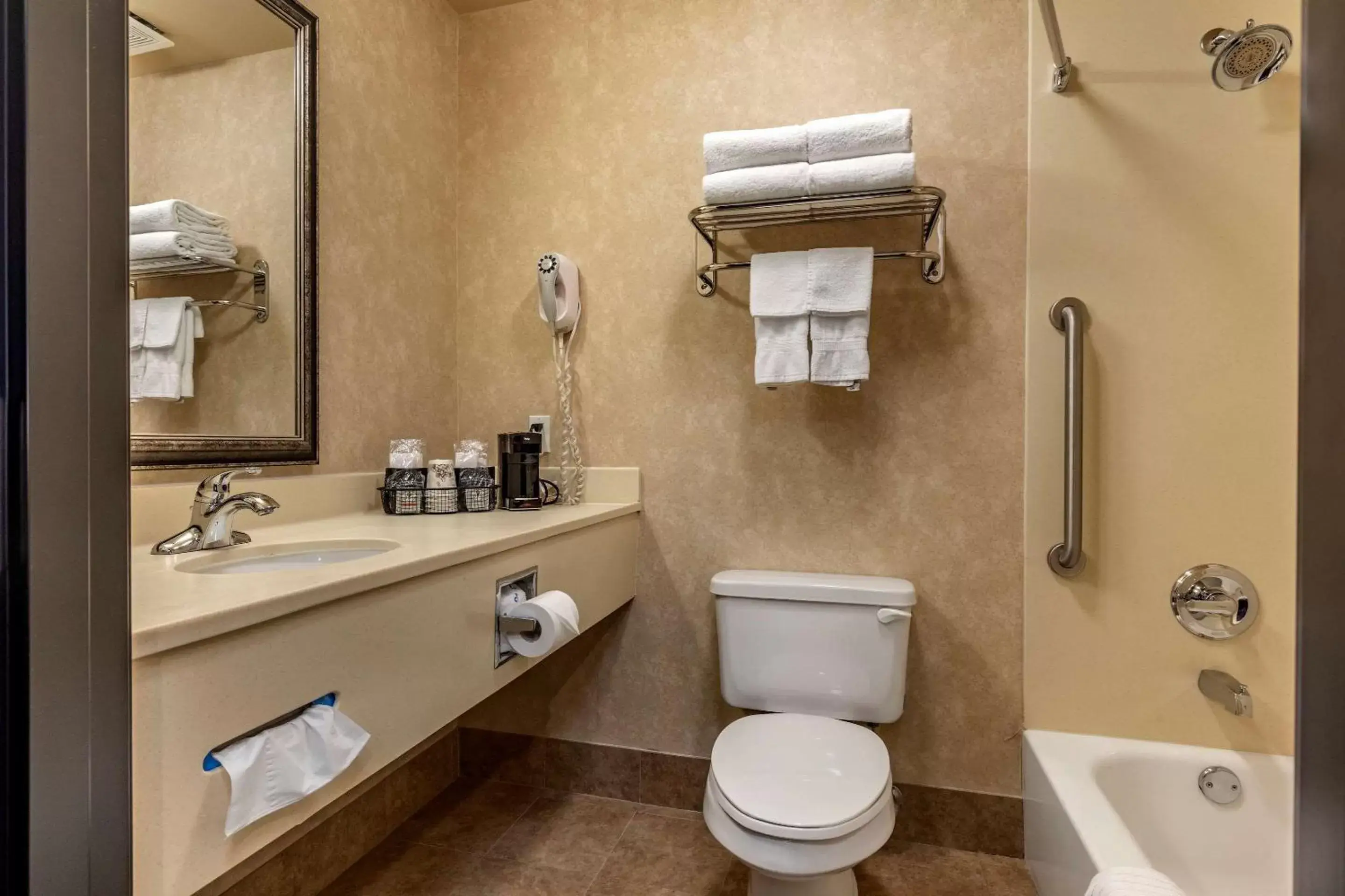 Bathroom in Comfort Inn & Suites Russellville I-40