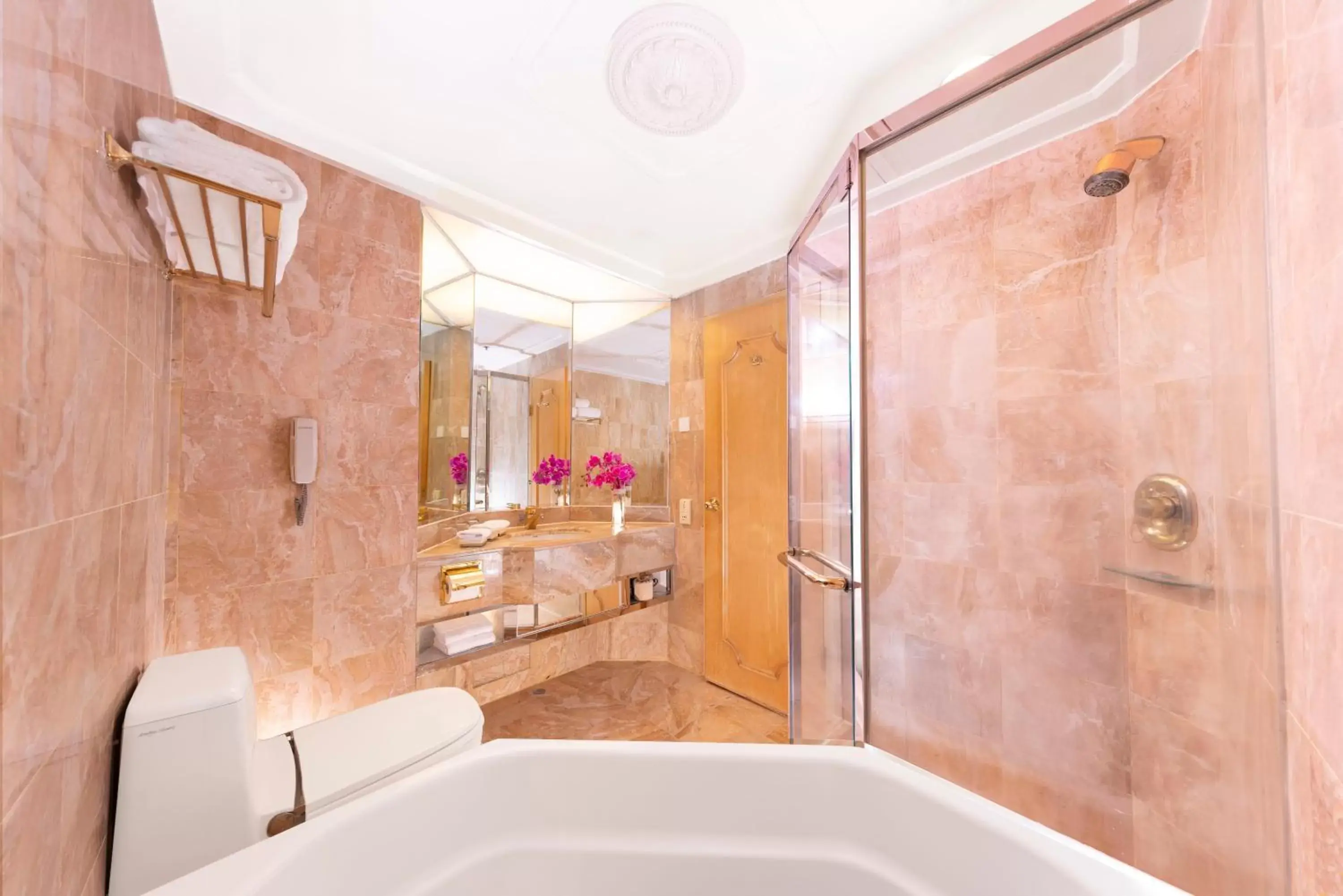 Bathroom in Regal Hongkong Hotel