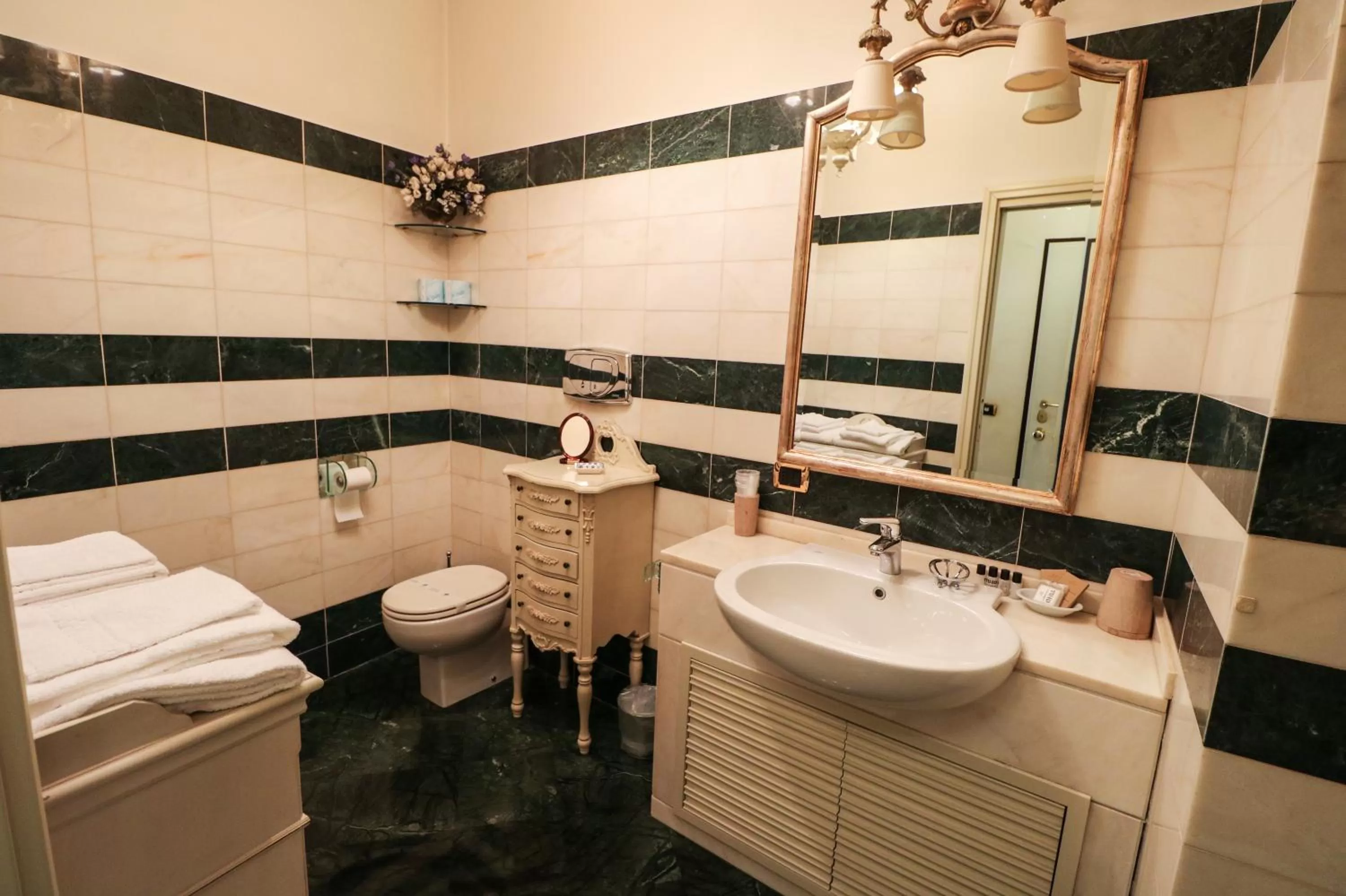 Bathroom in Rome Kings Suite