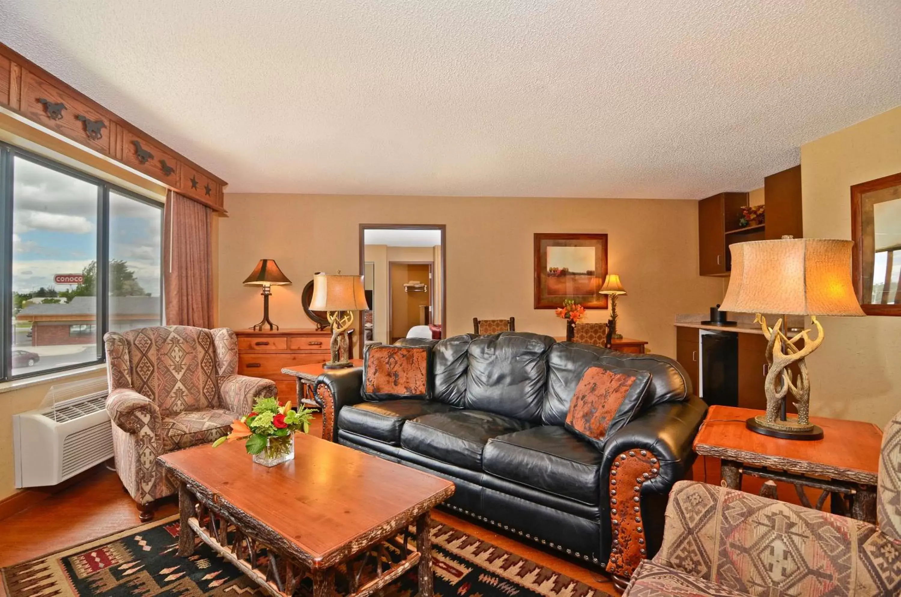 Living room, Seating Area in Best Western Plus Kelly Inn & Suites