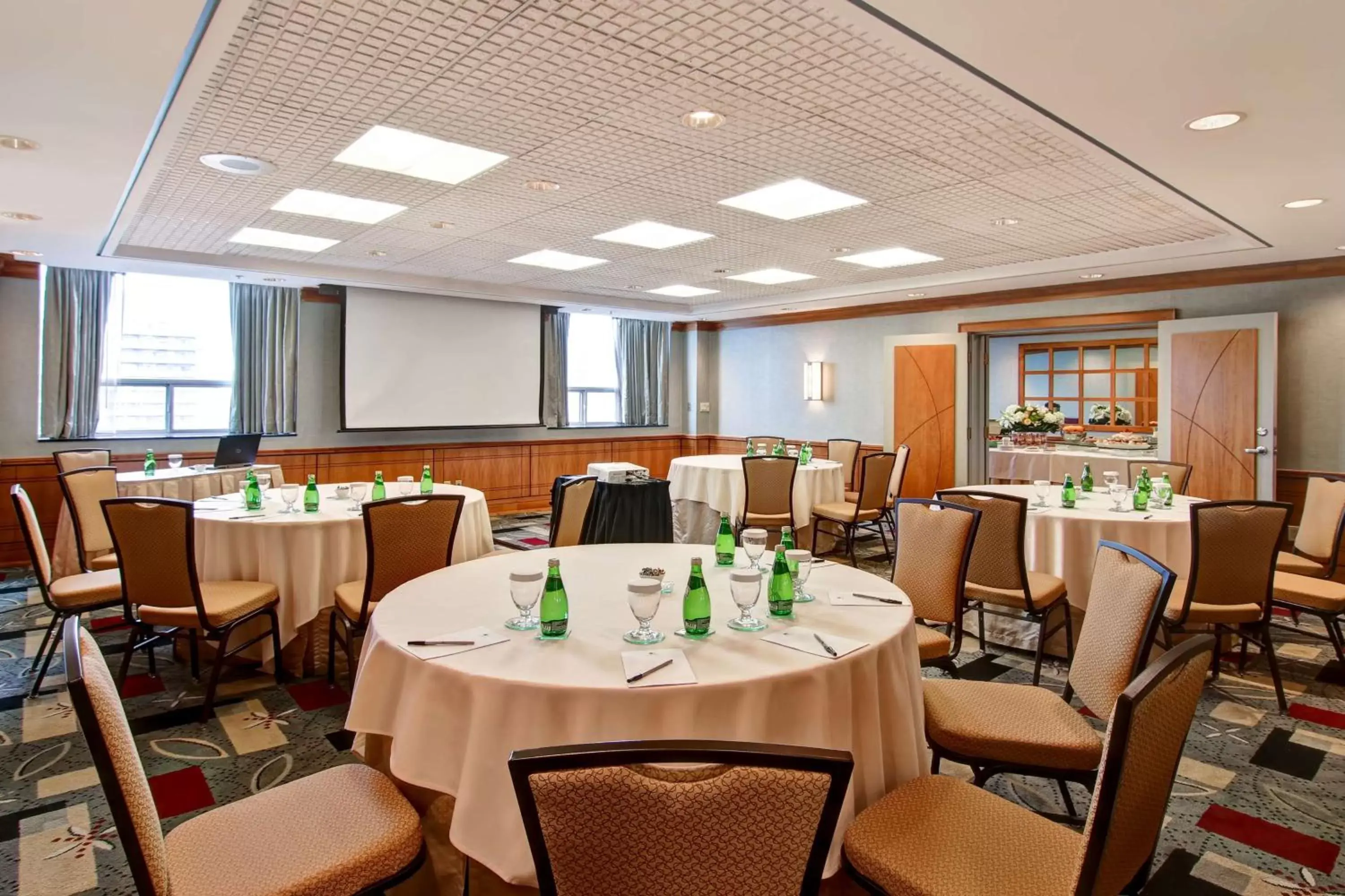 Meeting/conference room, Restaurant/Places to Eat in DoubleTree by Hilton Toronto Downtown