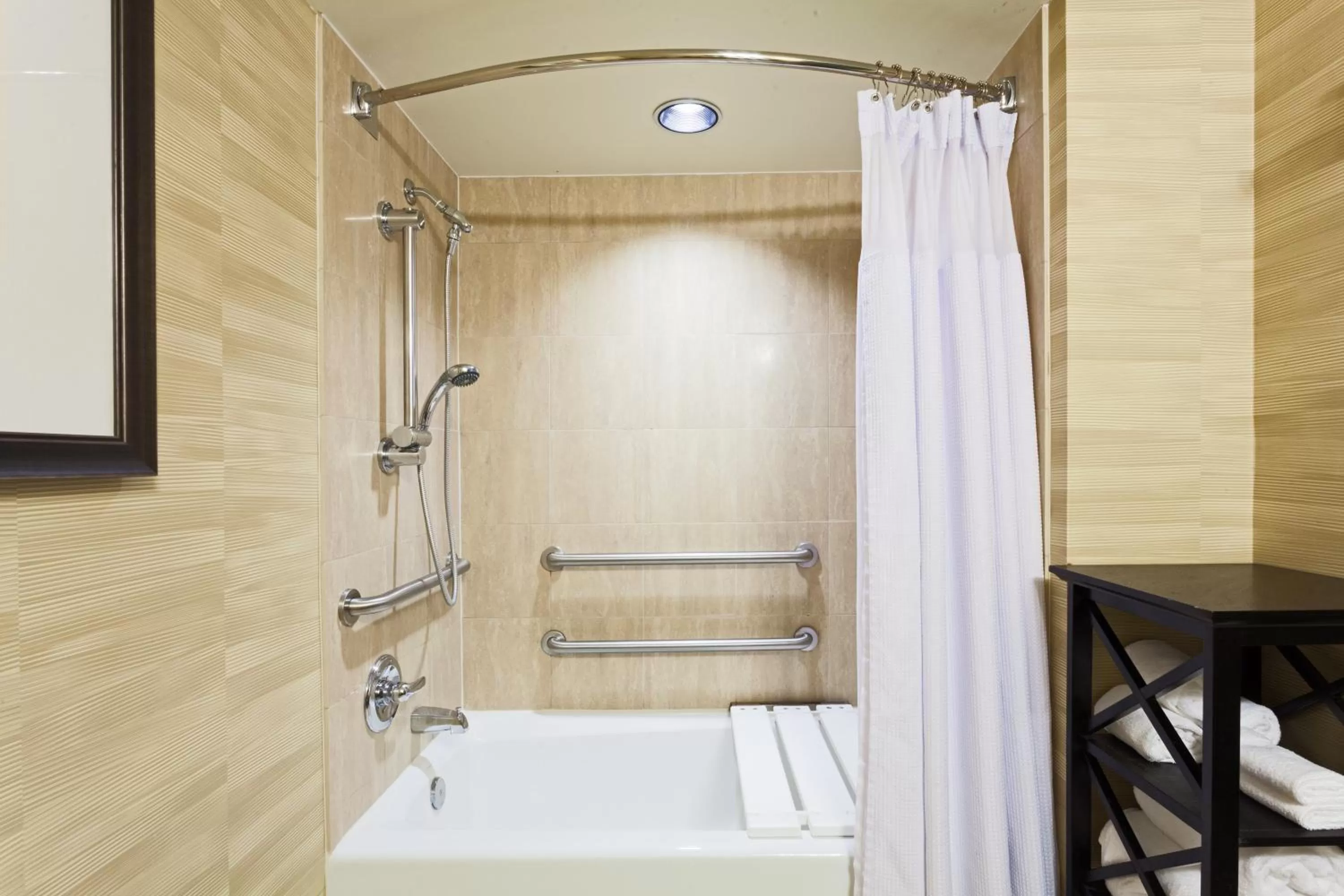 King Room with Bath Tub - Disability Access/Non-Smoking  in Crowne Plaza Jacksonville Airport, an IHG Hotel