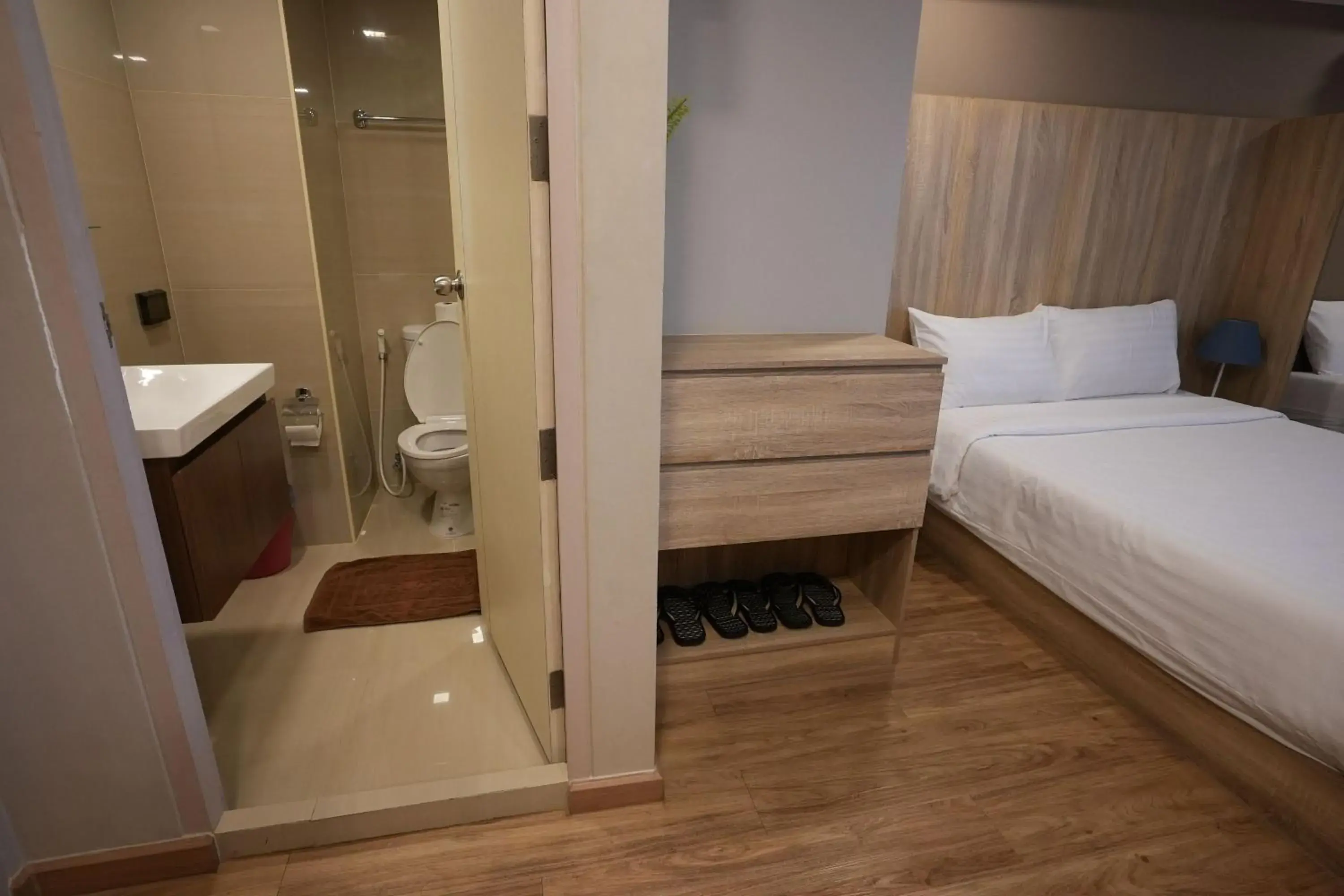 Bedroom, Bathroom in Baan Tanwa - MRT Ratchadapisek