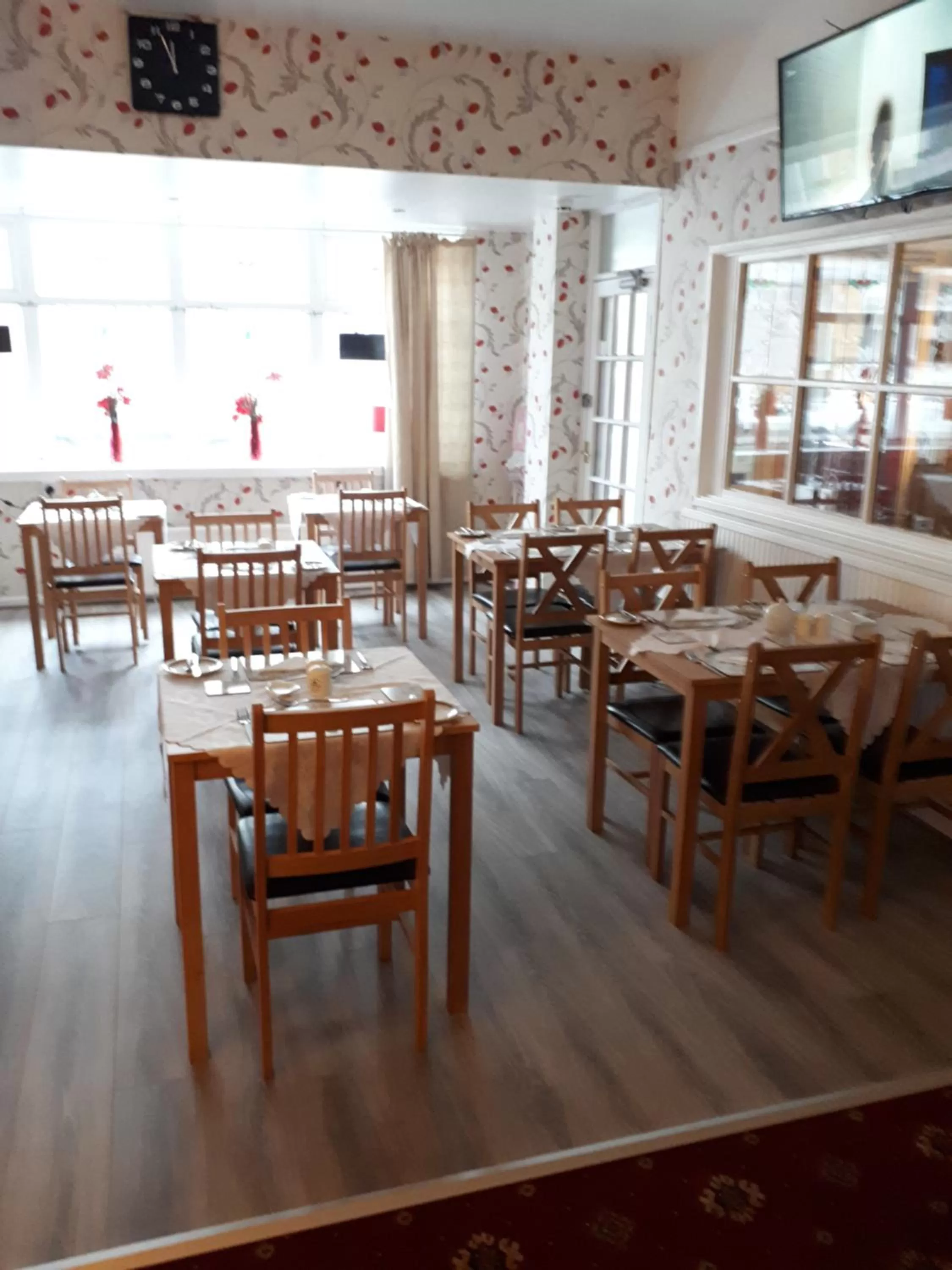 Restaurant/places to eat in Montgomery Hotel