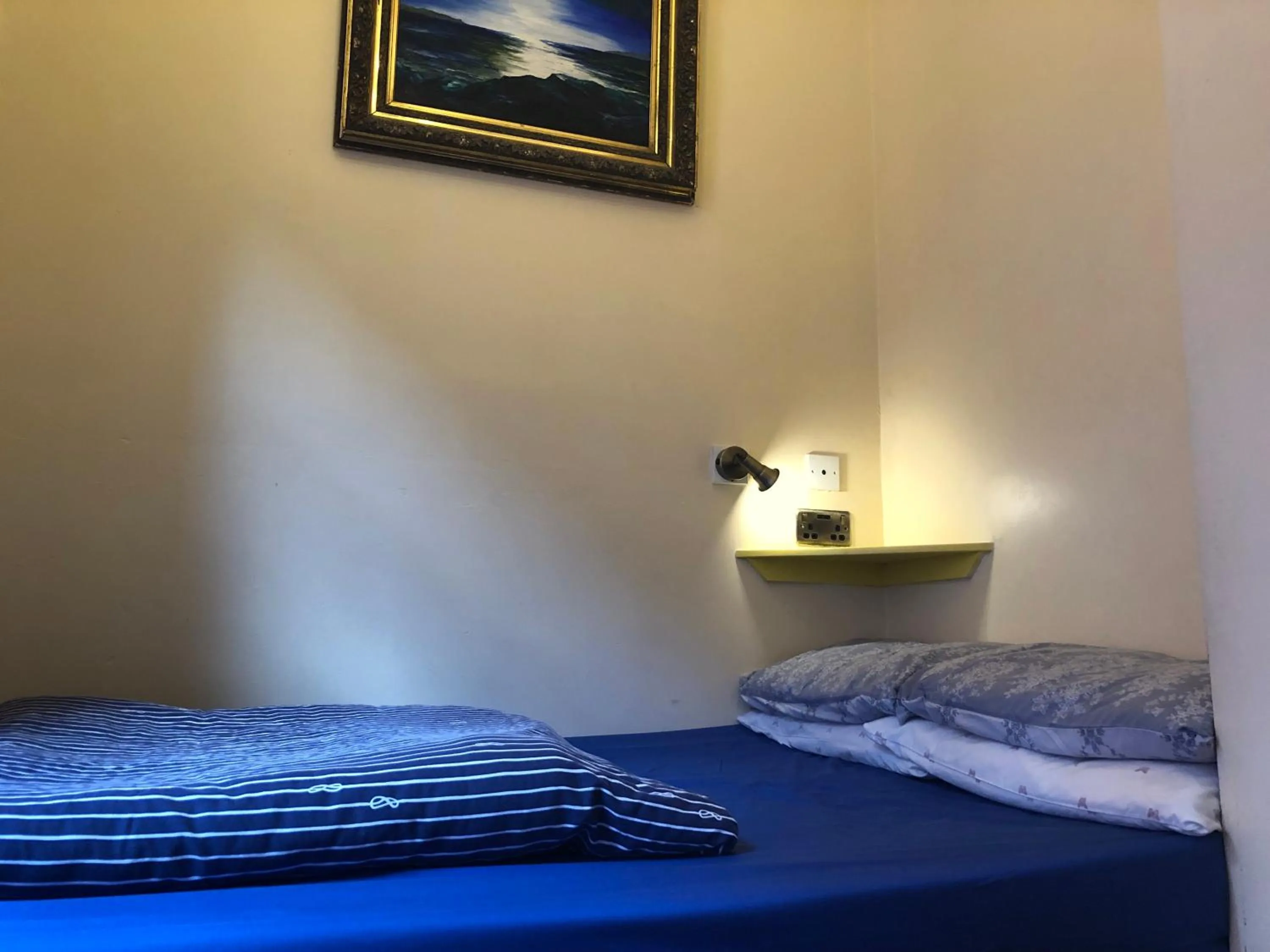 Standard Double Room with Shared Bathroom in High Street Hostel