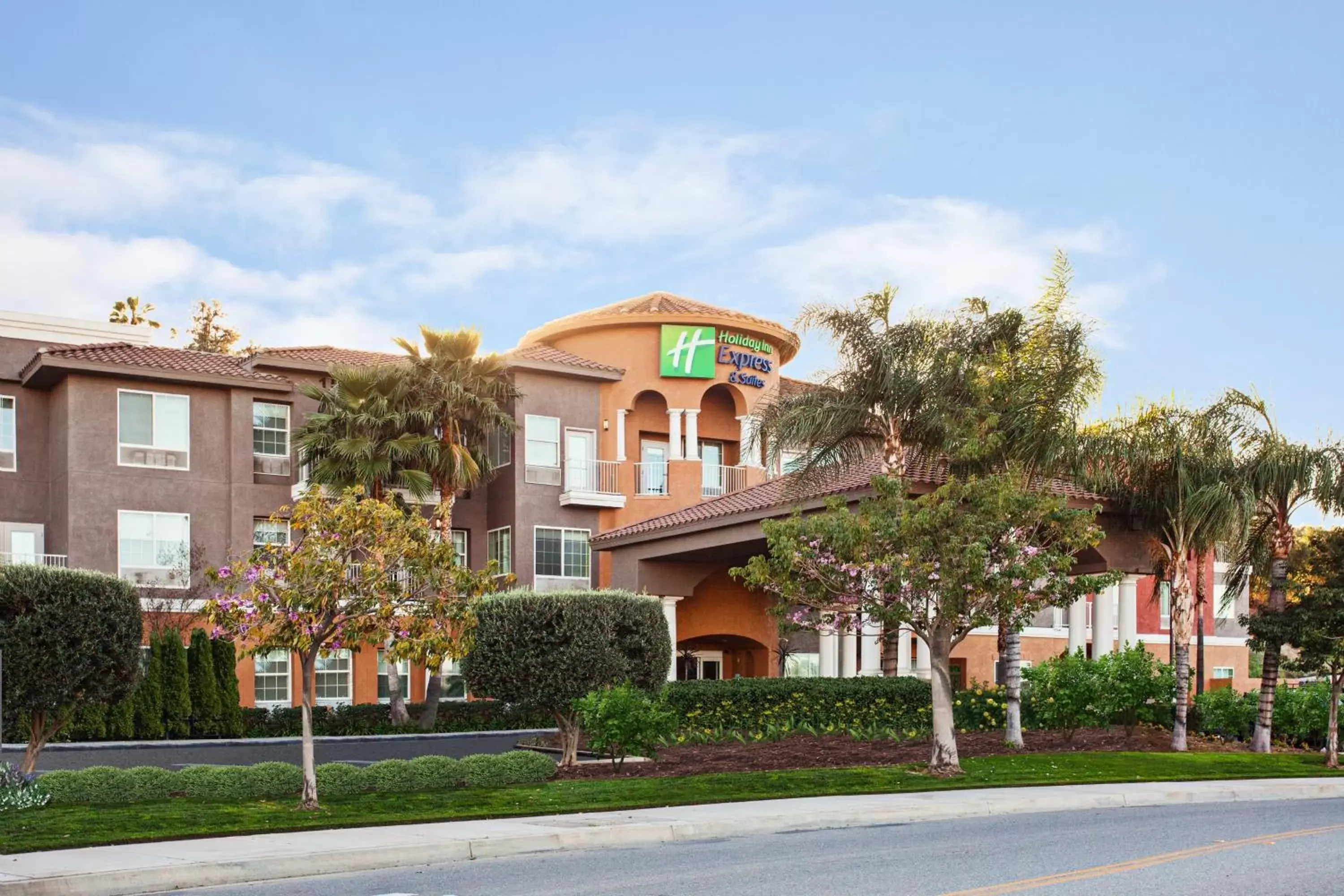 Property Building in Holiday Inn Express & Suites Corona, an IHG Hotel