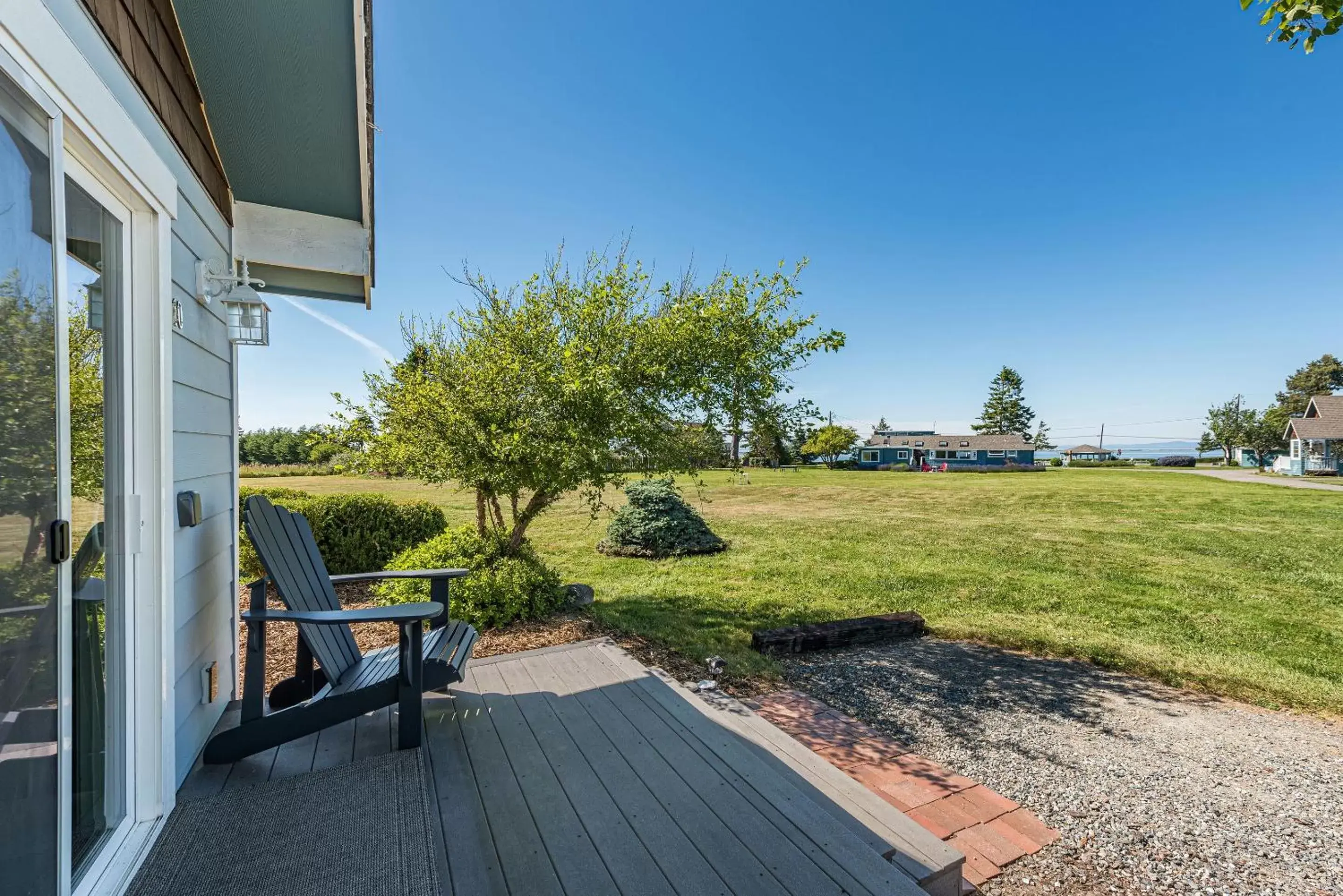 Deluxe King Studio in Juan de Fuca Waterfront Hotel & Cottages Deluxe King Studio in Juan de Fuca Waterfront Hotel & Cottages