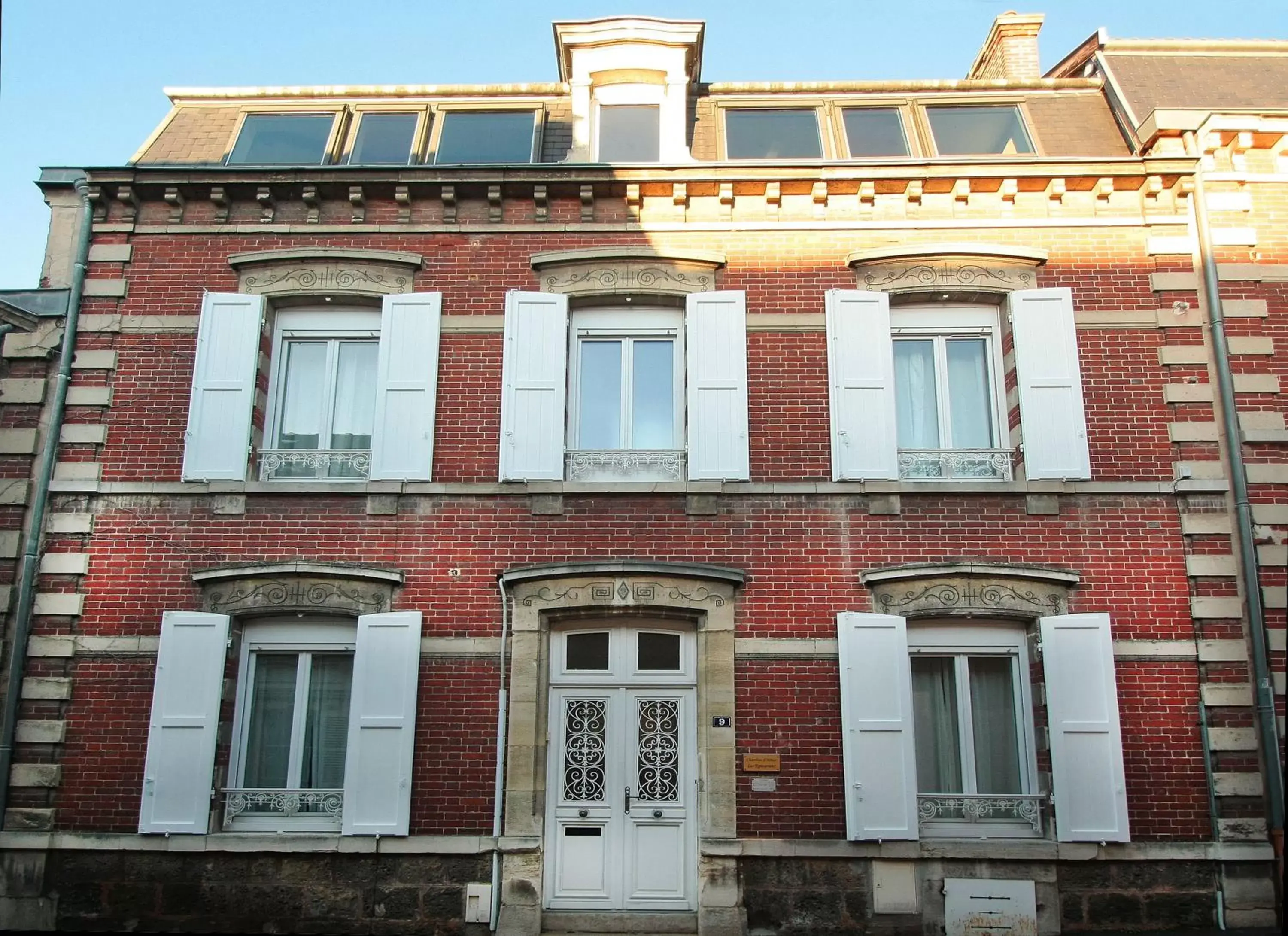Facade/entrance, Property Building in Chambre D'hôtes Les Epicuriens