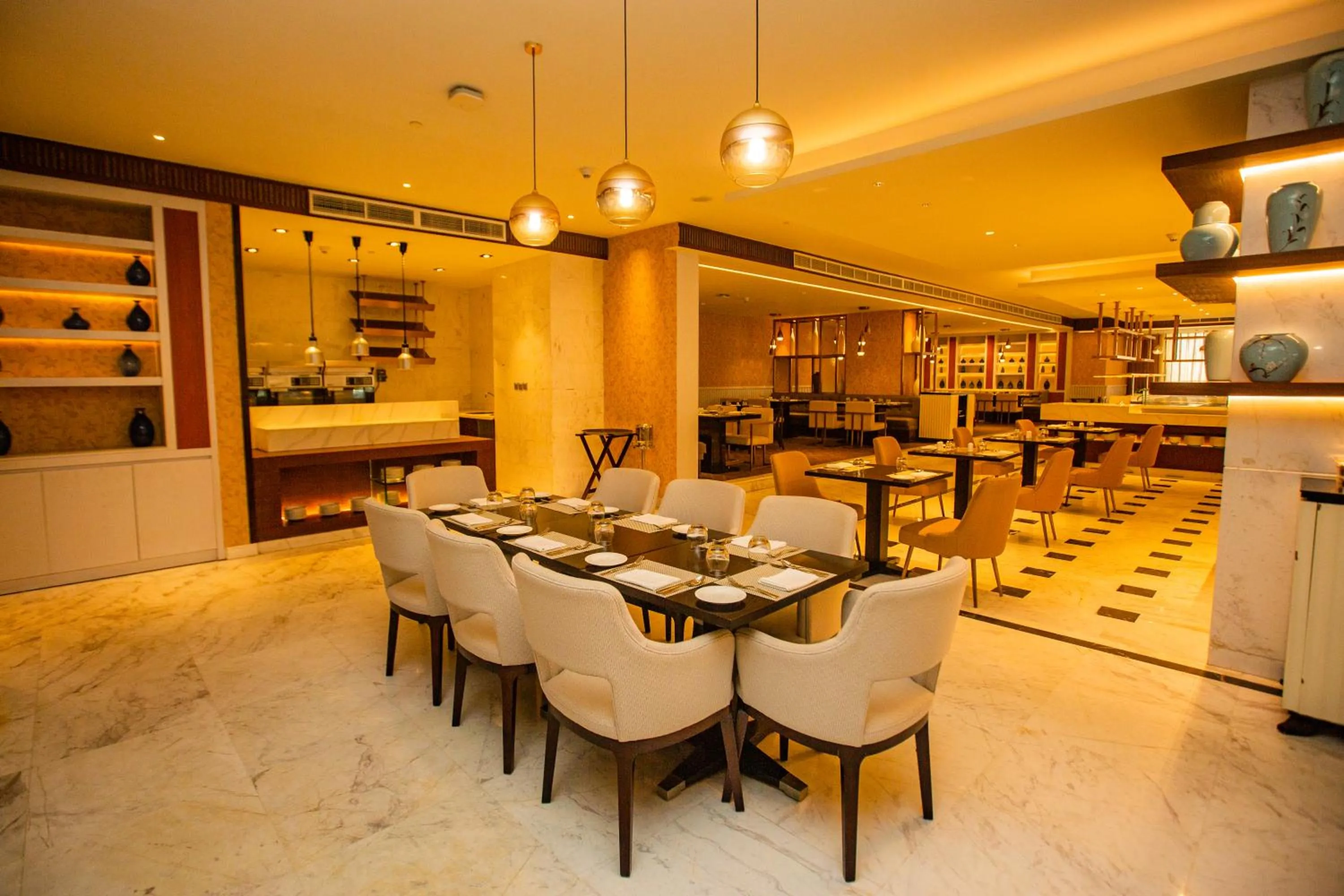 Restaurant/places to eat in Johari Rotana