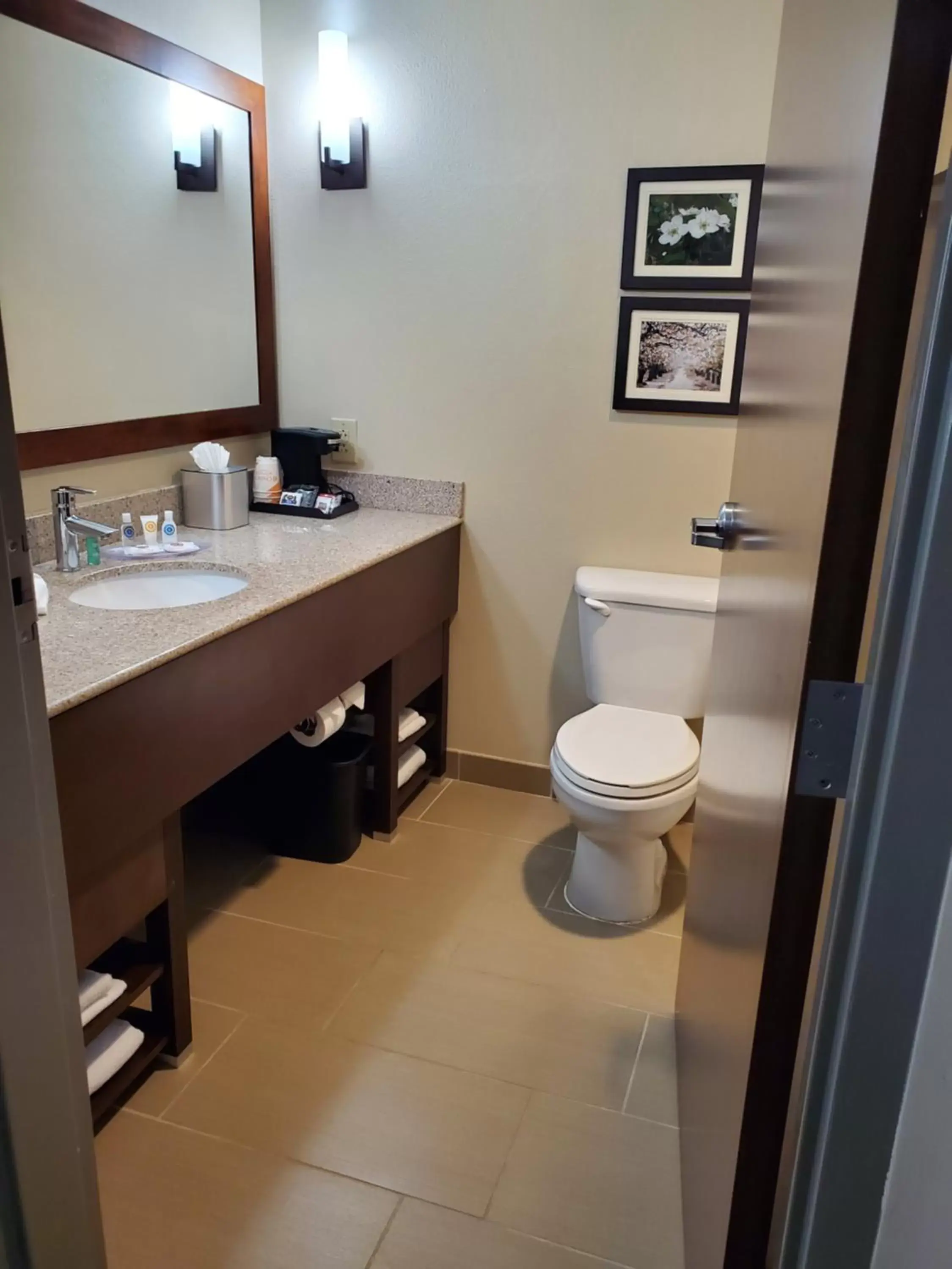 Bathroom in Comfort Suites Little Rock