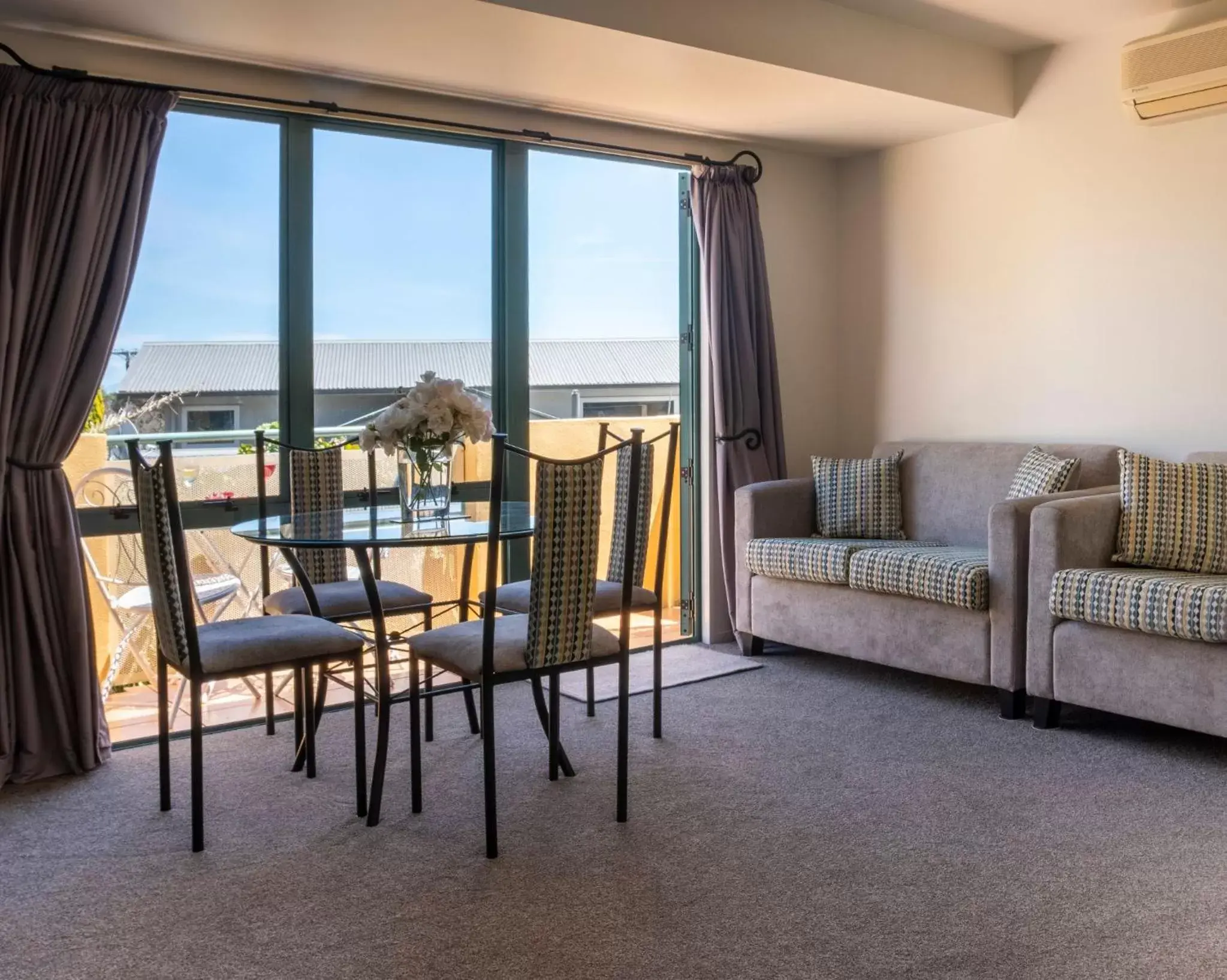 Living room, Seating Area in Tuscany Gardens Motor Lodge