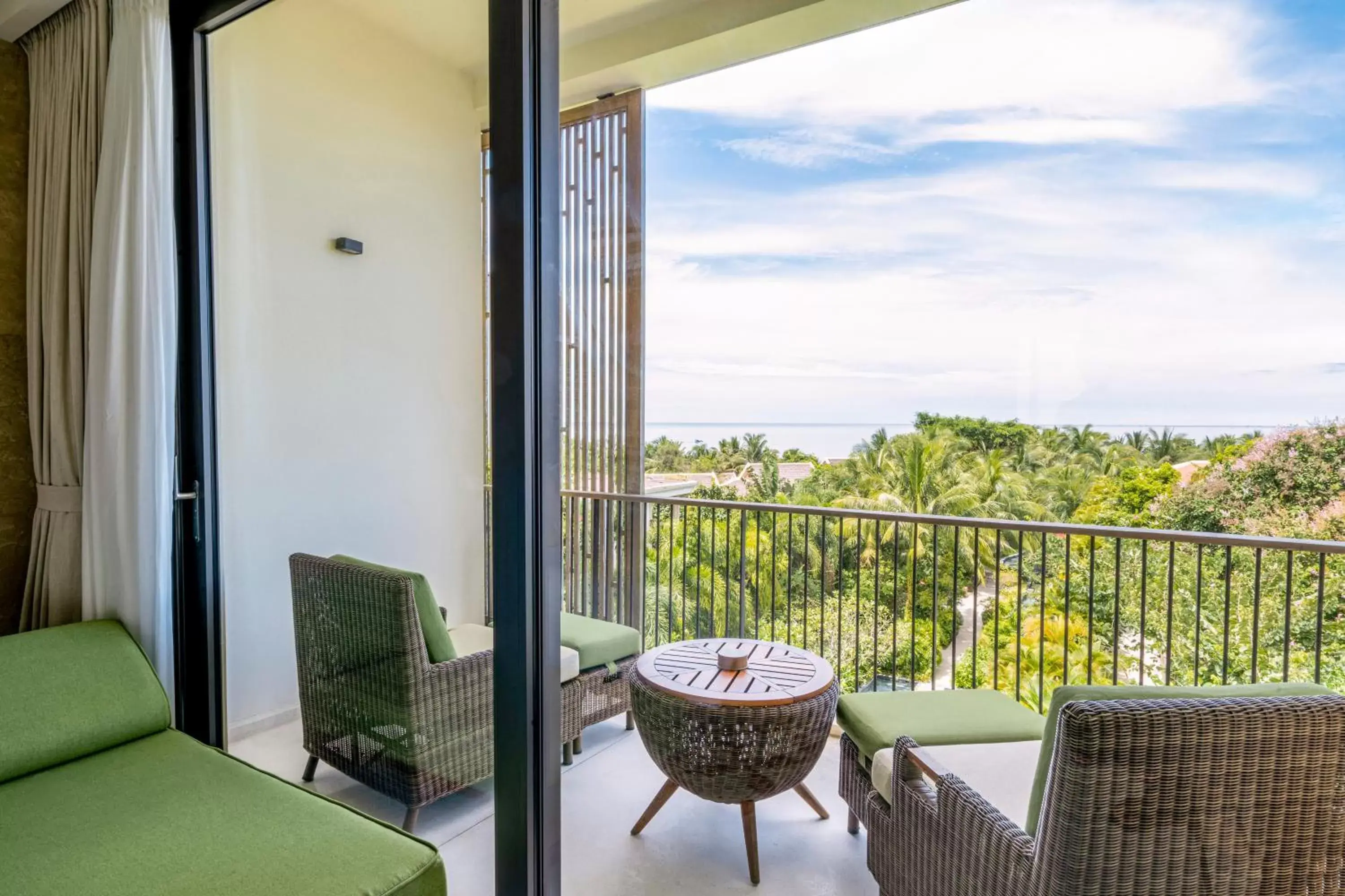 Balcony/Terrace in Salinda Resort Phu Quoc - Sparkling Wine Breakfast
