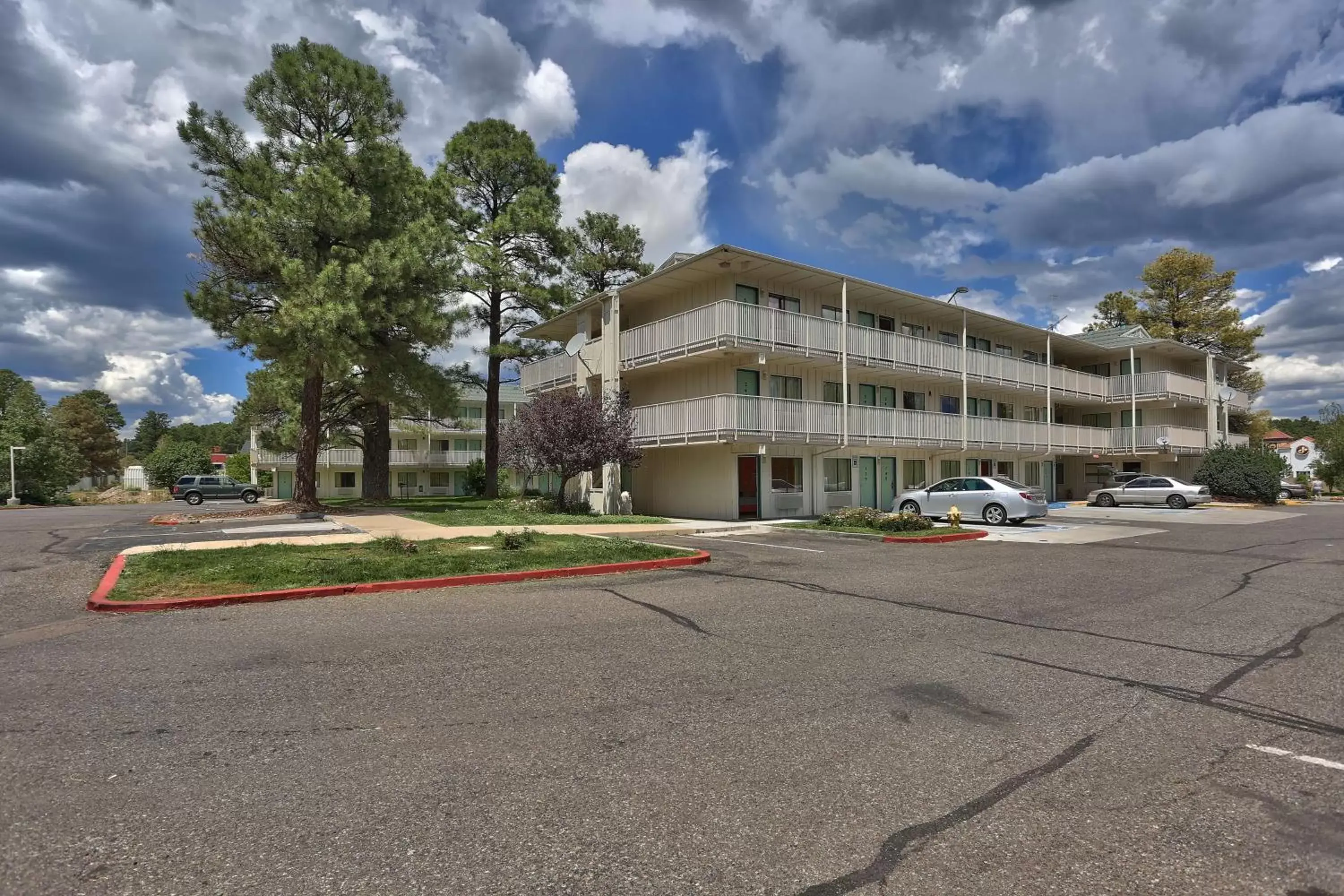 Property Building in Motel 6-Flagstaff, AZ - West - Woodland Village