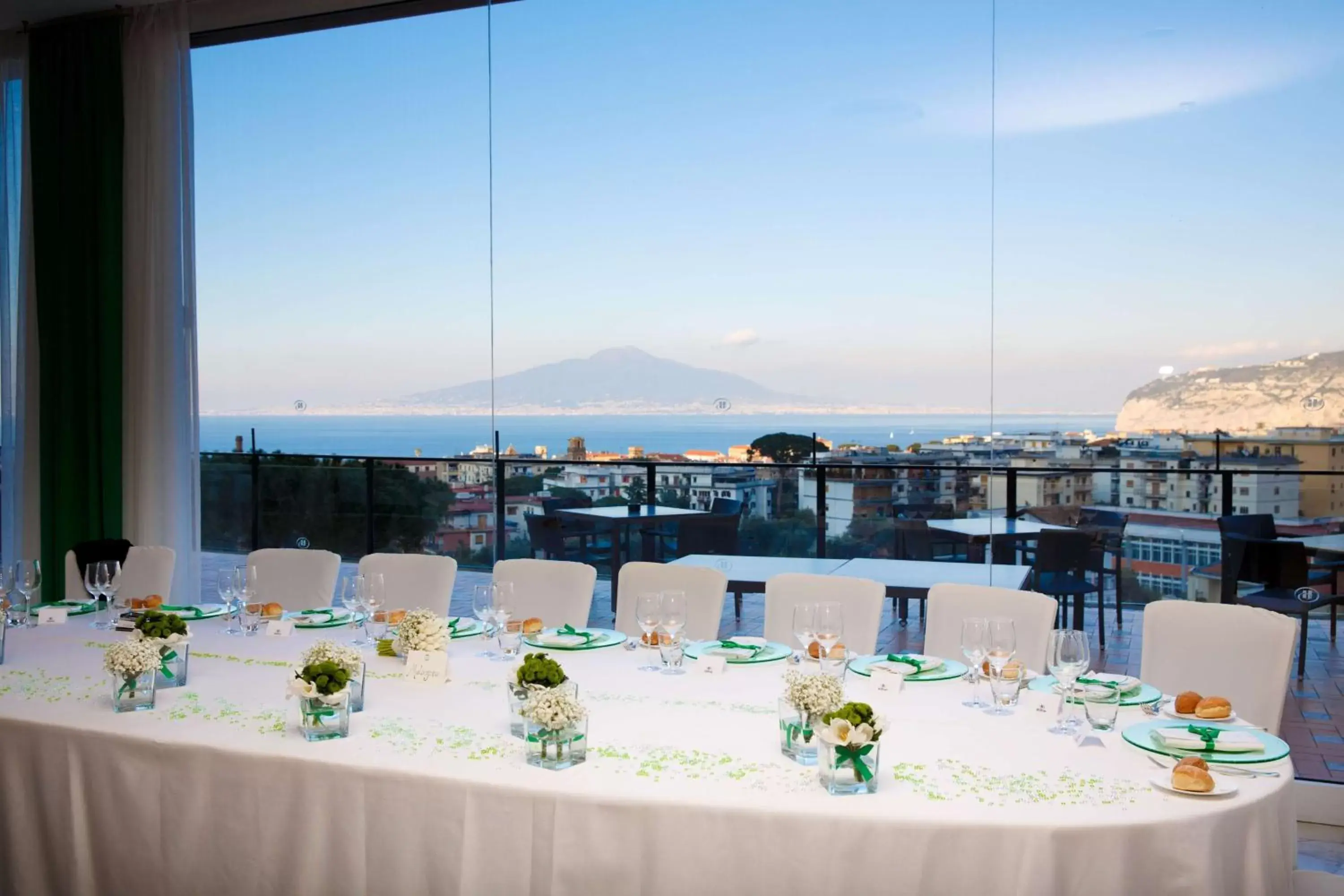 Restaurant/places to eat in Hilton Sorrento Palace