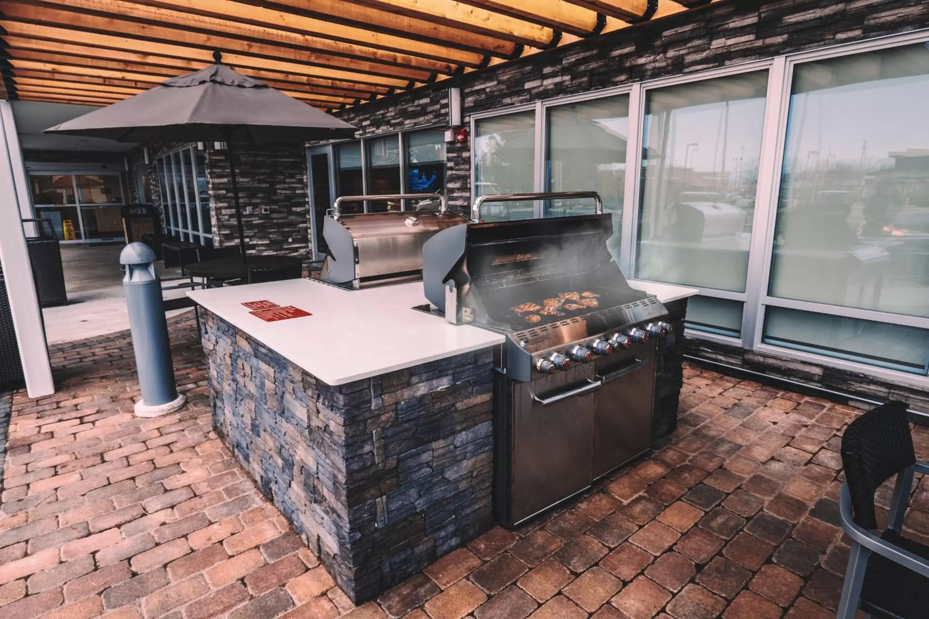 Restaurant/places to eat, BBQ Facilities in TownePlace Suites by Marriott Toledo Oregon