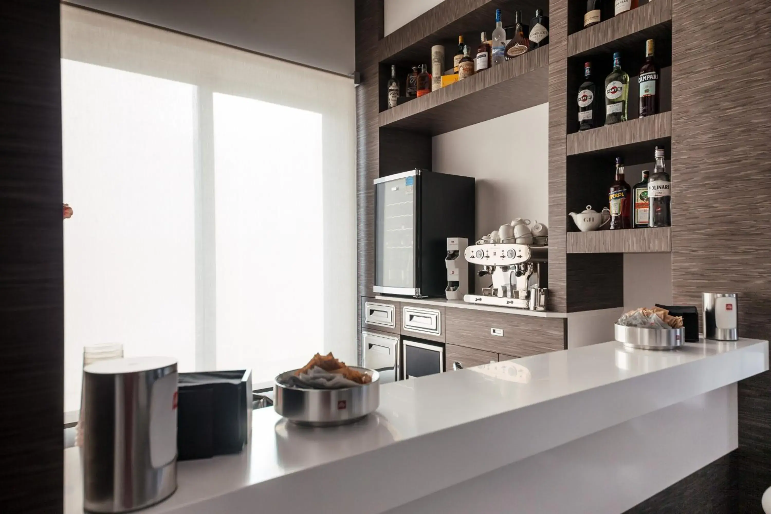 Lounge or bar, Kitchen/Kitchenette in Grieco Business & Spa Hotel